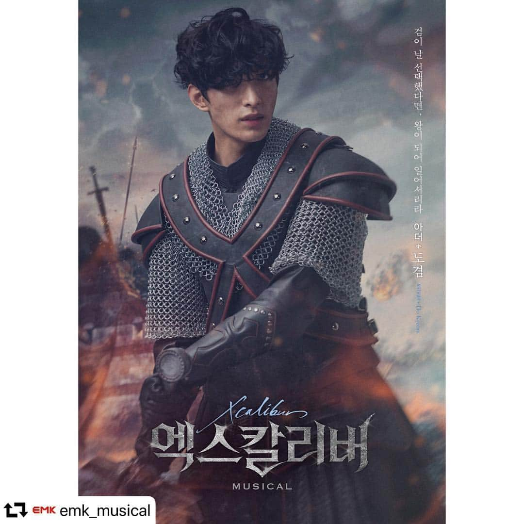 SEVENTEENさんのインスタグラム写真 - (SEVENTEENInstagram)「2019 #뮤지컬 #엑스칼리버 2차 캐릭터 포스터 ⠀⠀⠀⠀⠀⠀⠀⠀⠀⠀⠀ "검이 날 선택했다면, 왕이 되어 일어서리라" #아더 役 #도겸 ⠀⠀⠀⠀⠀⠀⠀⠀⠀⠀⠀ 암흑의 시대, 찬란하게 빛나는 영웅들의 이야기 뮤지컬 <엑스칼리버> 2019.6.15 - 8.4 세종문화회관 대극장 ⠀⠀⠀⠀⠀⠀⠀⠀⠀⠀⠀ 2019.4.16 8PM #2차티켓오픈」4月16日 10時41分 - saythename_17