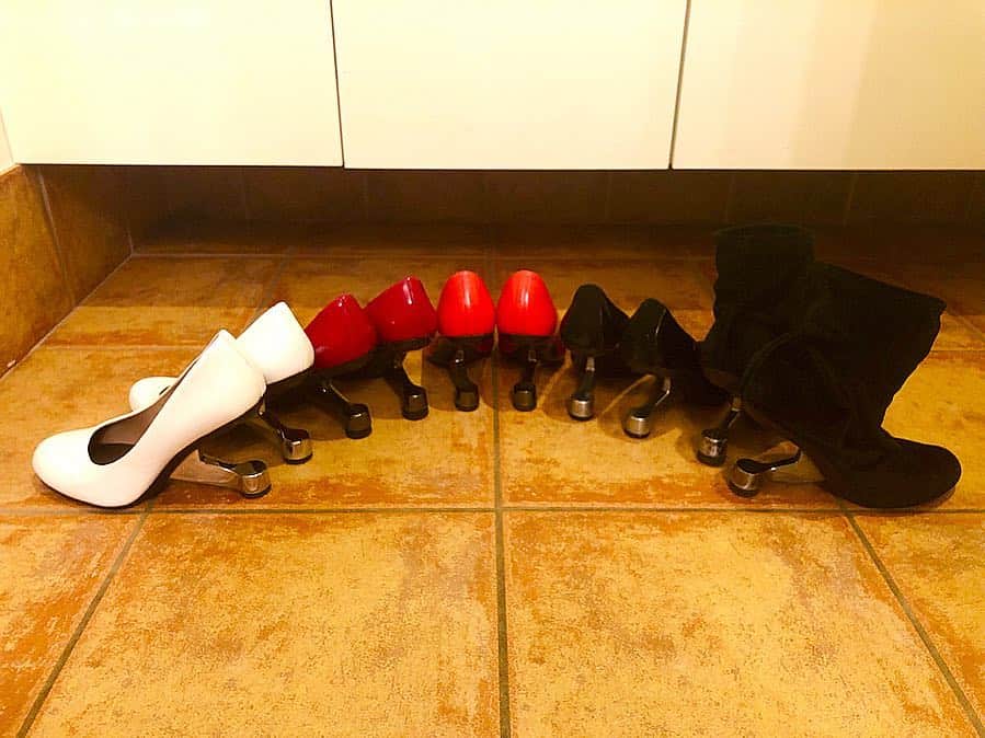金山睦さんのインスタグラム写真 - (金山睦Instagram)「今日はどのヒールを履いてお出掛けしようかな〜👠💄✨ #highheels #heels #pumps #mule #fashon #ootd  #ハイヒール #ヒール #パンプス #ミュール」4月16日 10時43分 - kanayama_chika