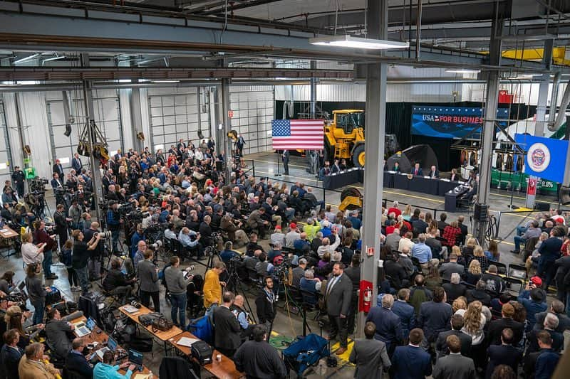 ドナルド・トランプさんのインスタグラム写真 - (ドナルド・トランプInstagram)「Today, President Trump traveled to Minnesota to hold a roundtable discussion on the booming economy and historic tax cuts.」4月16日 11時05分 - realdonaldtrump