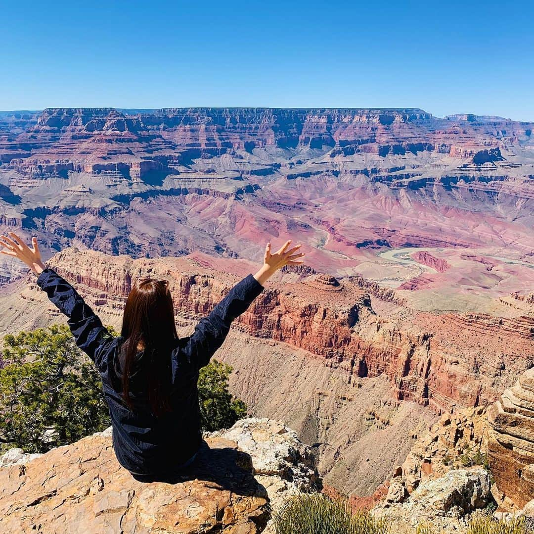 ユ・ヘジュさんのインスタグラム写真 - (ユ・ヘジュInstagram)「그랜드캐년 리판포인트 2440m⛰ 너무 높아서 실감이 안났던 그림같은 곳.. 진짜 대자연 앞에 인간은 아무것도 아니라는걸 계속해서 느꼈다ㅜㅜ👍🏻 바르게 살아가도록 노력하자😭!! 어떡해..나이 들었나봐ㅋㅋㅋㅋㅋㅋㅋㅋㅋㅋㅋ 마지막 2장은 홀스슈밴드✨」4月16日 11時08分 - r_yuhyeju