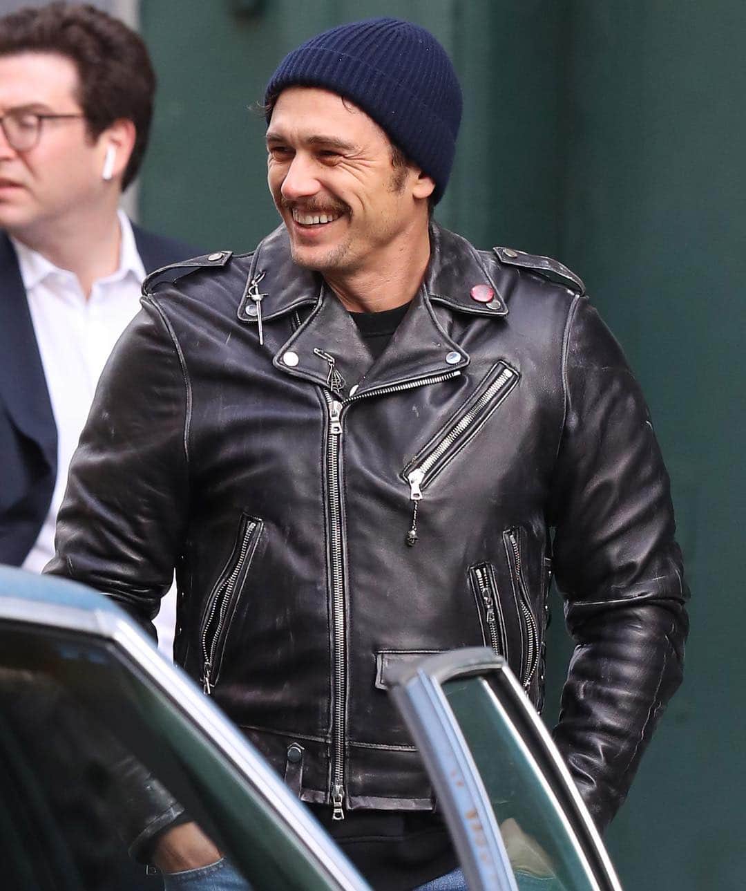 Just Jaredさんのインスタグラム写真 - (Just JaredInstagram)「James Franco is all smiles while directing his series “The Deuce!” More pics at JustJared.com #JamesFranco #TheDeuce Photos: Splash」4月16日 11時14分 - justjared