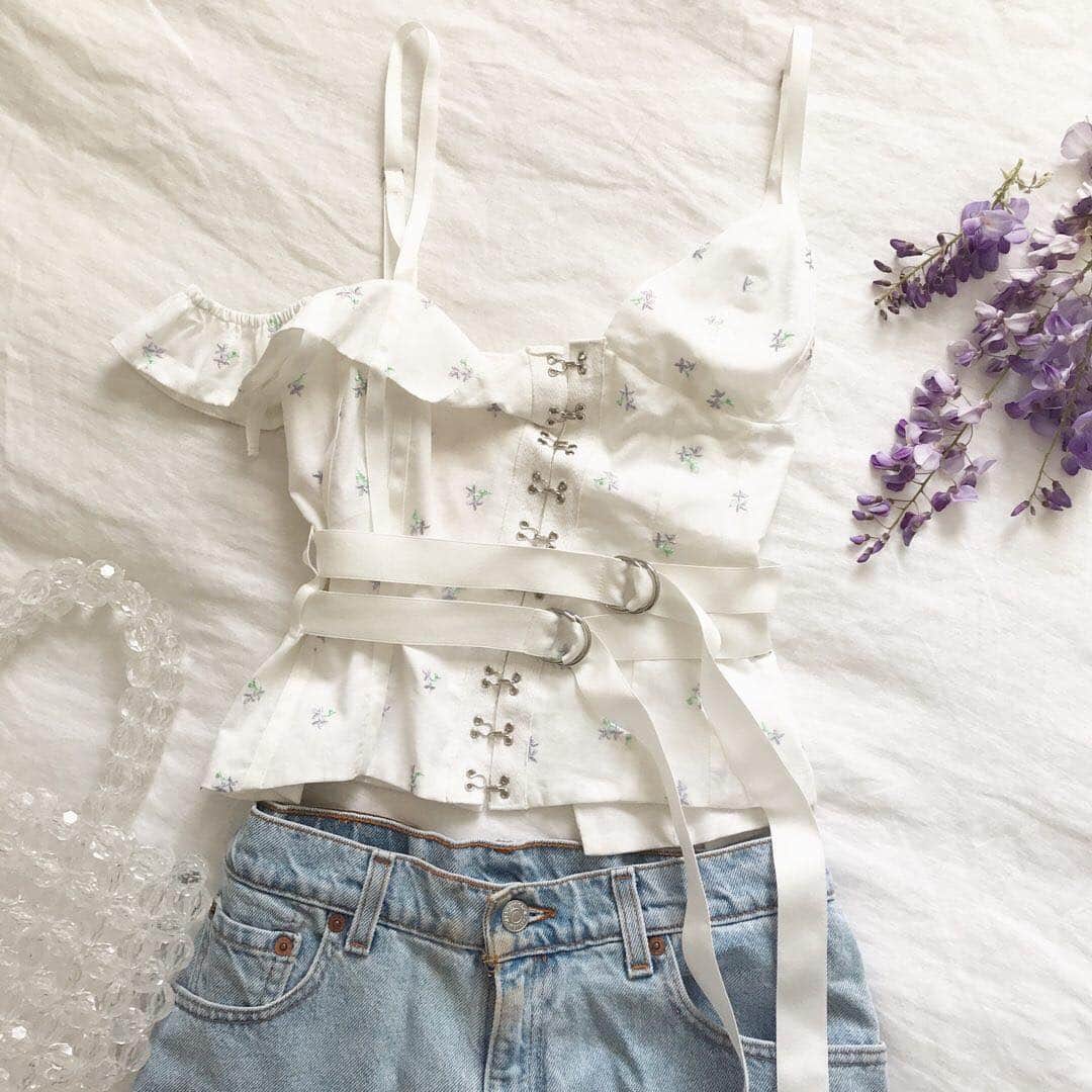 For Love & Lemonsさんのインスタグラム写真 - (For Love & LemonsInstagram)「Pairing the drama of a corset top with a pair of vintage denim is always recommended | The Sabine Corset Top」4月16日 11時41分 - forloveandlemons