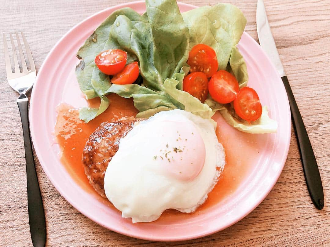 池田美佳さんのインスタグラム写真 - (池田美佳Instagram)「Egg Hamburg ♡﻿ #lunch #home﻿ #cooking﻿ #おうちランチ #f4f #cookingram #目玉焼き #ハンバーグ」4月16日 11時35分 - mikaring72