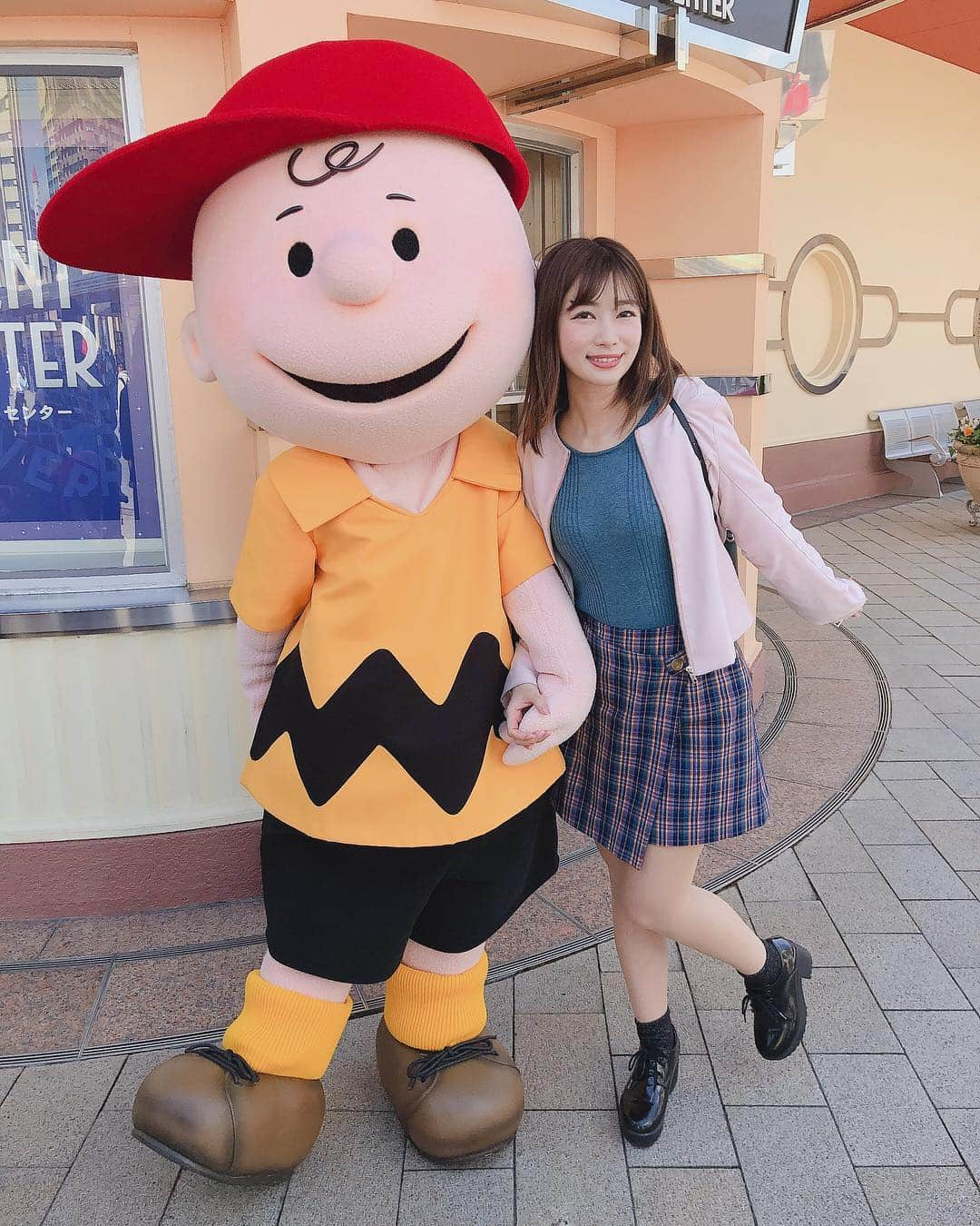 石岡真衣さんのインスタグラム写真 - (石岡真衣Instagram)「. チャーリーと手つないだ💛 . #ユニバーサルスタジオジャパン  #ユニバ」4月16日 11時59分 - ishiokamai