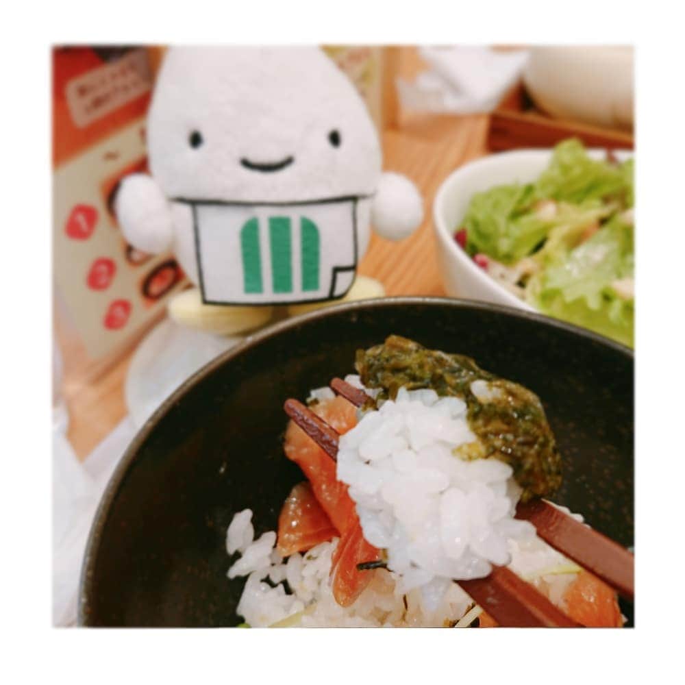 ミツハシくん-Mitsuhashi Rice-さんのインスタグラム写真 - (ミツハシくん-Mitsuhashi Rice-Instagram)「鮭のルイベ漬け膳（・u・）🐟❤ （ @gohanyagohan ）にて！ * つやつやの土鍋ごはんと一緒に味わう "鮭のルイベ漬け"は絶品だよ～✨ * おすすめの食べ方は... （1）まずはルイベ漬けとごはん！ （2）次にアカモクをON！ （3）最後はだし茶漬けでサラサラと♪ * #gohanyagohan #鮭のルイベ漬け膳 #みなとみらいランチ #定食 #土鍋ごはん #鮭ルイベ漬け #アカモク #スーパーフード #お茶漬け #ご飯のお供 #白米 #和食 #ごはん  #ミツハシくん #ミツハシライス #米 #mitsuhashirice #rice」4月16日 11時53分 - 3284rice