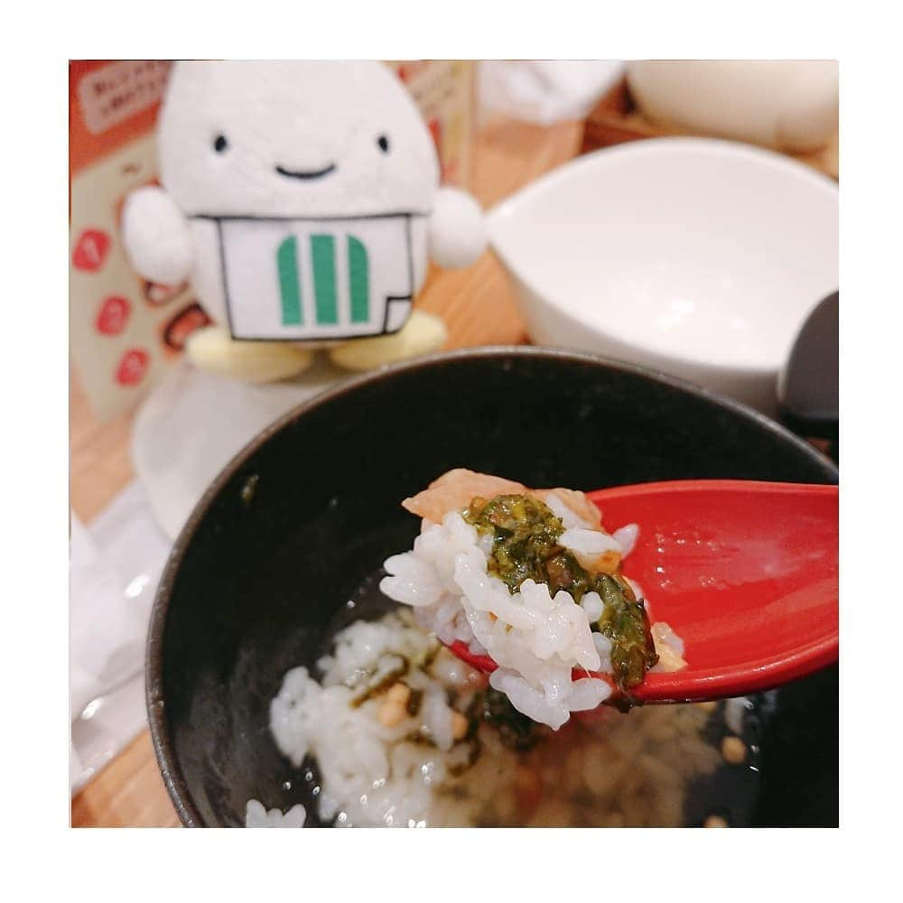 ミツハシくん-Mitsuhashi Rice-さんのインスタグラム写真 - (ミツハシくん-Mitsuhashi Rice-Instagram)「鮭のルイベ漬け膳（・u・）🐟❤ （ @gohanyagohan ）にて！ * つやつやの土鍋ごはんと一緒に味わう "鮭のルイベ漬け"は絶品だよ～✨ * おすすめの食べ方は... （1）まずはルイベ漬けとごはん！ （2）次にアカモクをON！ （3）最後はだし茶漬けでサラサラと♪ * #gohanyagohan #鮭のルイベ漬け膳 #みなとみらいランチ #定食 #土鍋ごはん #鮭ルイベ漬け #アカモク #スーパーフード #お茶漬け #ご飯のお供 #白米 #和食 #ごはん  #ミツハシくん #ミツハシライス #米 #mitsuhashirice #rice」4月16日 11時53分 - 3284rice