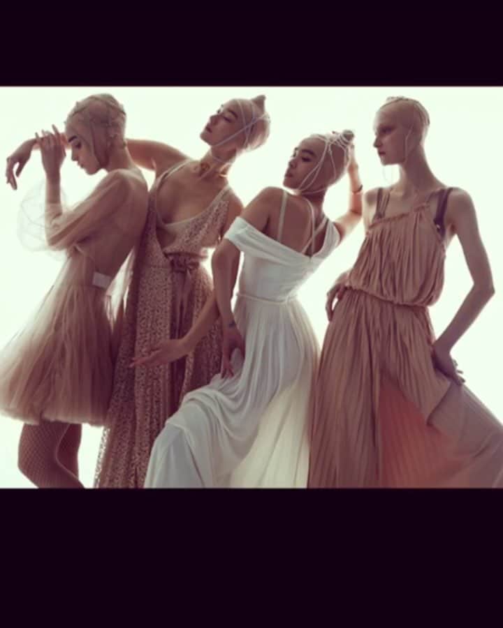 今泉亮爾のインスタグラム：「#shootingfor#vogue#model @mona__offi @nika.cole @sonyachr @sakibows  creating head around wire and bandage W(`0`)Wᕦ(ò_óˇ)ᕤW(`0`)Wᕦ(ò_óˇ)ᕤ 🤕🔥🤕🔥🤕🔥🤕🔥🤕🔥🤕🔥🤕🔥🤕 #hair @ryojiimaizumi #make Hanji #style @koseidmatsuda #photo @lesliekeesuper」