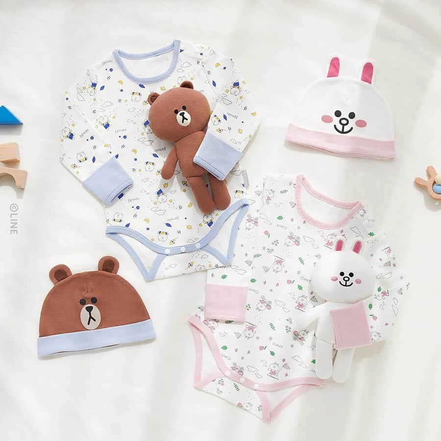 LINE FRIENDSさんのインスタグラム写真 - (LINE FRIENDSInstagram)「. Put on extra cuteness,  Cuddle extra loveliness 😍  #BabyGifts #SuperCute #Plushies  #Rompers #Bodysuits #Onesies #BROWN #CONY #LINEFRIENDS」4月16日 12時01分 - linefriends