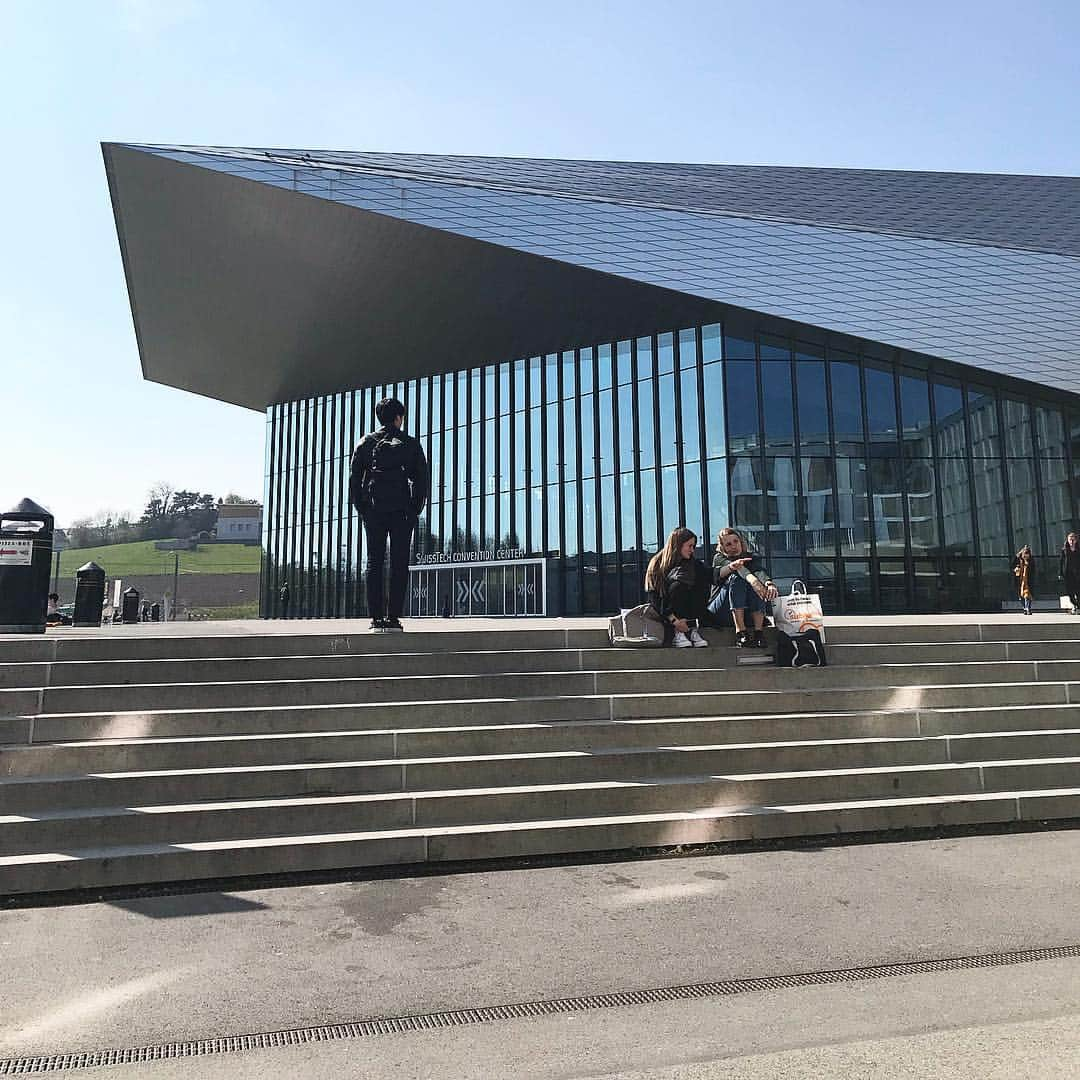 池田信太郎さんのインスタグラム写真 - (池田信太郎Instagram)「モダニズム建築。 #swiss  #lausanne  #建築  #モダニズム  #モダン建築」4月16日 12時03分 - shintaroikeda_tokyo