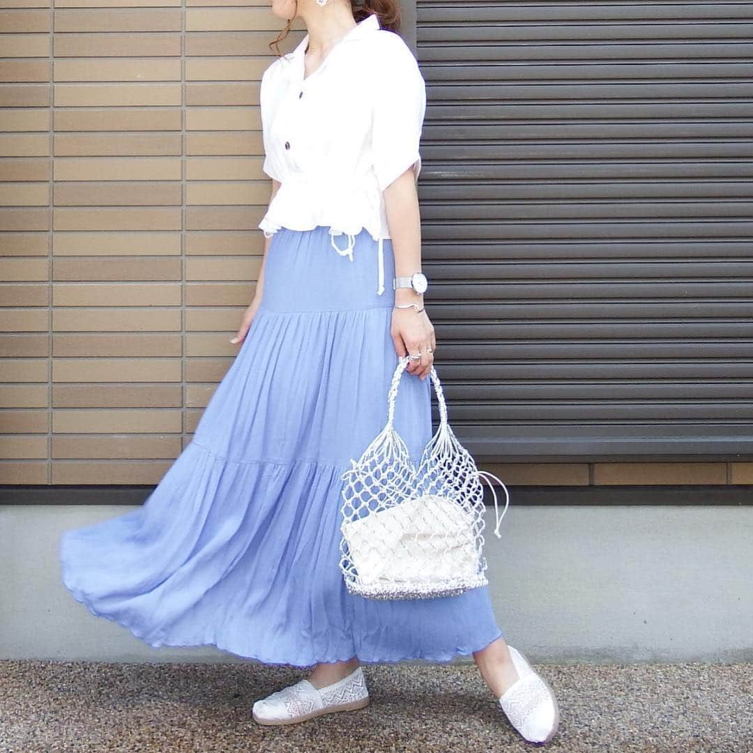 miho.a.nicoさんのインスタグラム写真 - (miho.a.nicoInstagram)「コーデの記録😊 ・ @gu_for_all_  @gu_global さんの #エアリーエスパドリーユ ❤︎ 品番：313516 とにかく軽くて楽ーー😆フィット感も抜群で、低反発の中敷だから足あたりがめっちゃ柔らかくて長時間履いても疲れにくいです❣️ カラーも豊富なんですよ😆✨ 私はホワイトのレースにしました❣️ ・ #gu_for_all #GUstyle #gupr  #エスパドリーユ #エアリーエスパドリーユ ・ ・ 左から⇨ tops# @beautyandyouth_official  bag# @17th.august  skirt# @urs_official  hair accessory# @himest.jp  pierce# @luaeprimavera  watch# @klon_klon_klon  bracelet# @yarkamadeinfo  ring# @yarkamadeinfo ・ ・ tops#grl @grl_official  skirt# @rakuten_sugarbisket  bag# @freaksstore_official ・ ・ #pr#cordinate #outfit#instafashion #プチプラコーデ#コーデ#コーディネート#ファッション#ジーユー#グレイル」4月16日 12時09分 - miho.a.nico