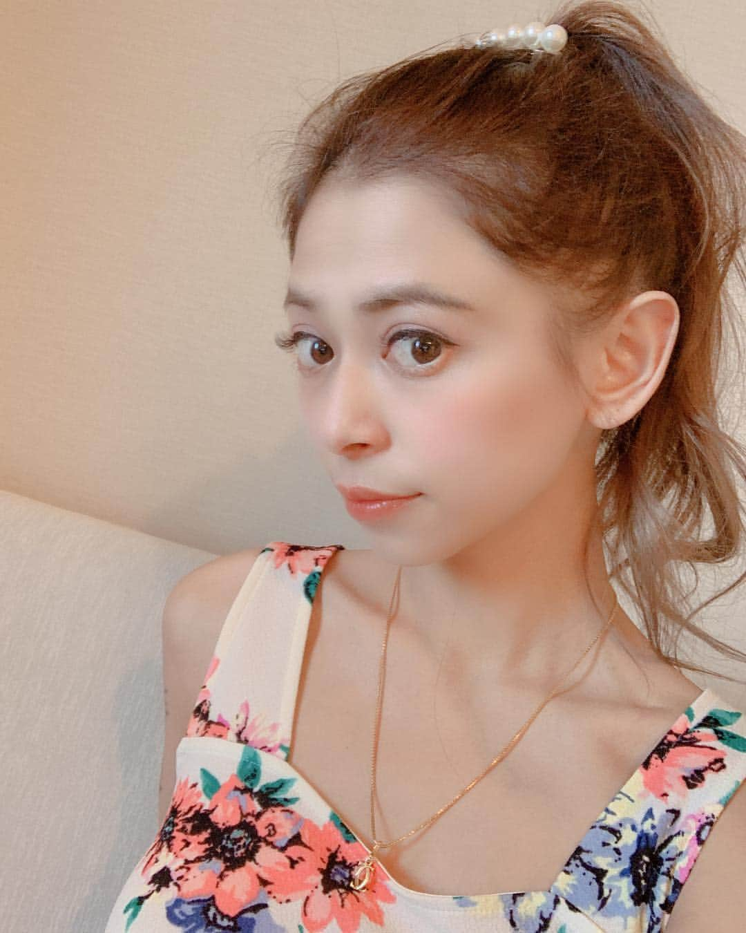 間宮梨花さんのインスタグラム写真 - (間宮梨花Instagram)「両家顔合わせゎランドマークタワー68階の中華料理「皇苑」でやったよ🥺👍🏼❤️雰囲気もゴージャスでご飯もおいしくて顔合わせにゎぴったりなお店でした💕💕ここおいしかったからまたふつうにディナーでいこっと😘😘👍 #横浜 #ランドマークタワー #皇苑 #中国料理 #両家顔合わせ」4月16日 12時11分 - rika_aizawa0329