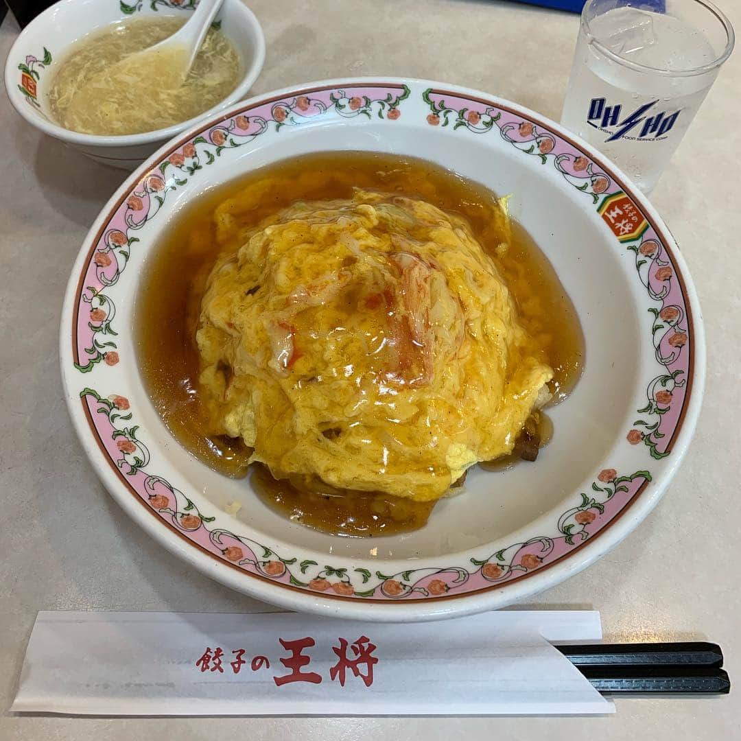 くろさんのインスタグラム写真 - (くろInstagram)「天津炒飯(京風タレ)🍚626円−250円割引券−会員引5%＝358円 タレは甘酢・塩・京風の3種類から選べます😋 #天津炒飯 #タレは京風 #天津炒飯京風ダレ #元々は裏メニュー #天津飯 ＋ #焼飯 #天津焼飯最強伝説 #餃子の王将 #王将ランチ #GYOZACLUB #ぎょうざ倶楽部 #新橋ランチ #餃子の王将新橋駅前店」4月16日 12時12分 - m6bmw