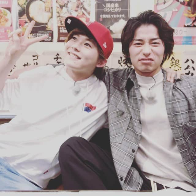 武田航平さんのインスタグラム写真 - (武田航平Instagram)「まぁなんともエレメンタリーなんですね。 最近と言うかなんとういか… 歳下だけど、まぁめっちゃ友達です。笑 よーすけくんとかあつひろとかあかそとか… なんなんだこの世代の魅力。 みんな個性的でパンチしかないのにめっちゃくちゃいー奴なの。 同い年で同じ学校で同じクラスにいたかったって思っちゃう。 まぁとにかく コレは必見です。 @elementary.ch  @yosukekishi_official  ストーリーズに掲載してるのでswipeしてね。 チャンネル登録もよろしくお願いします！！ #エレチャン  #岸洋佑 #武田航平 #actor #俳優 #エレメンタリー #samurai」4月16日 12時17分 - kouhei_takeda.official