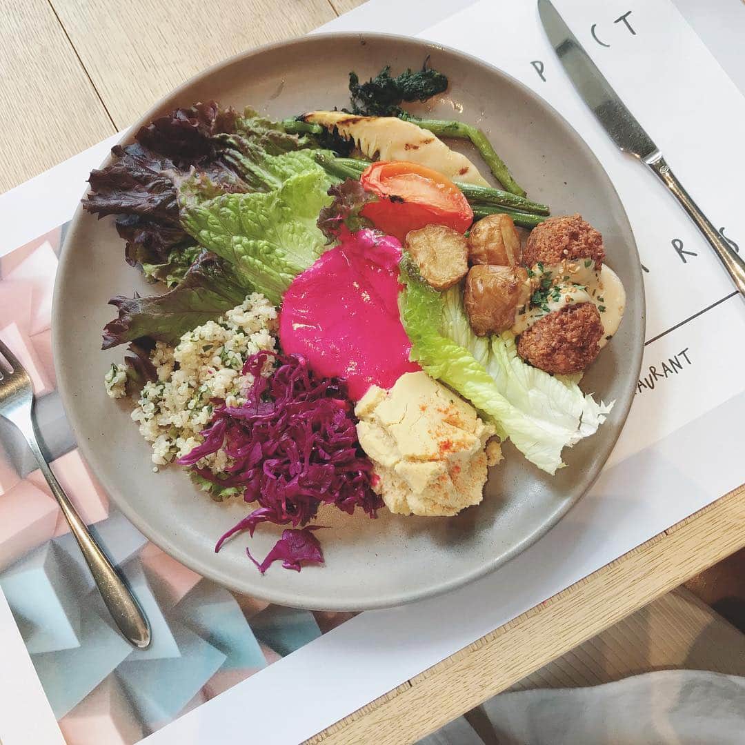 HALCAさんのインスタグラム写真 - (HALCAInstagram)「lunch at #stallrestaurant 🥗🍴💕 ブッタボウル(meat free ver.)が好きでよく来るお店。 #salad #vegetable #veggie #healthy #halcafe_vg #stall_nakameguro #lunch #saladbowl #buddhabowl」4月16日 12時30分 - halca_