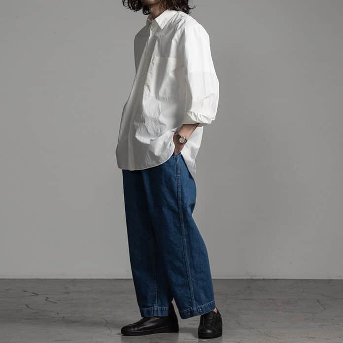 のインスタグラム：「. MARKAWARE "ORGANIC PERUVIAN PIMA 60/- BRODECLOTH CLASSIC FIT SHIRTS" "12OZ ORGANIC SELVEDGE DENIM OVERLANDER PANTS" ''COW LEATHER SHOELACE-LESS TENNIS SHOES'' #organicdenim  #whiteshirts #wideshirts  #sustainablefashion #markaware  @markaware_marka_official」