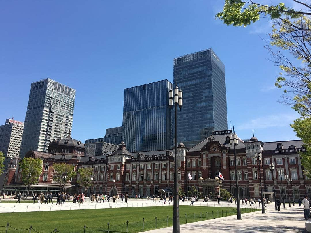 ありす & まりあさんのインスタグラム写真 - (ありす & まりあInstagram)「Tokyo station #tokyo 🌸」4月16日 12時37分 - riesato.16