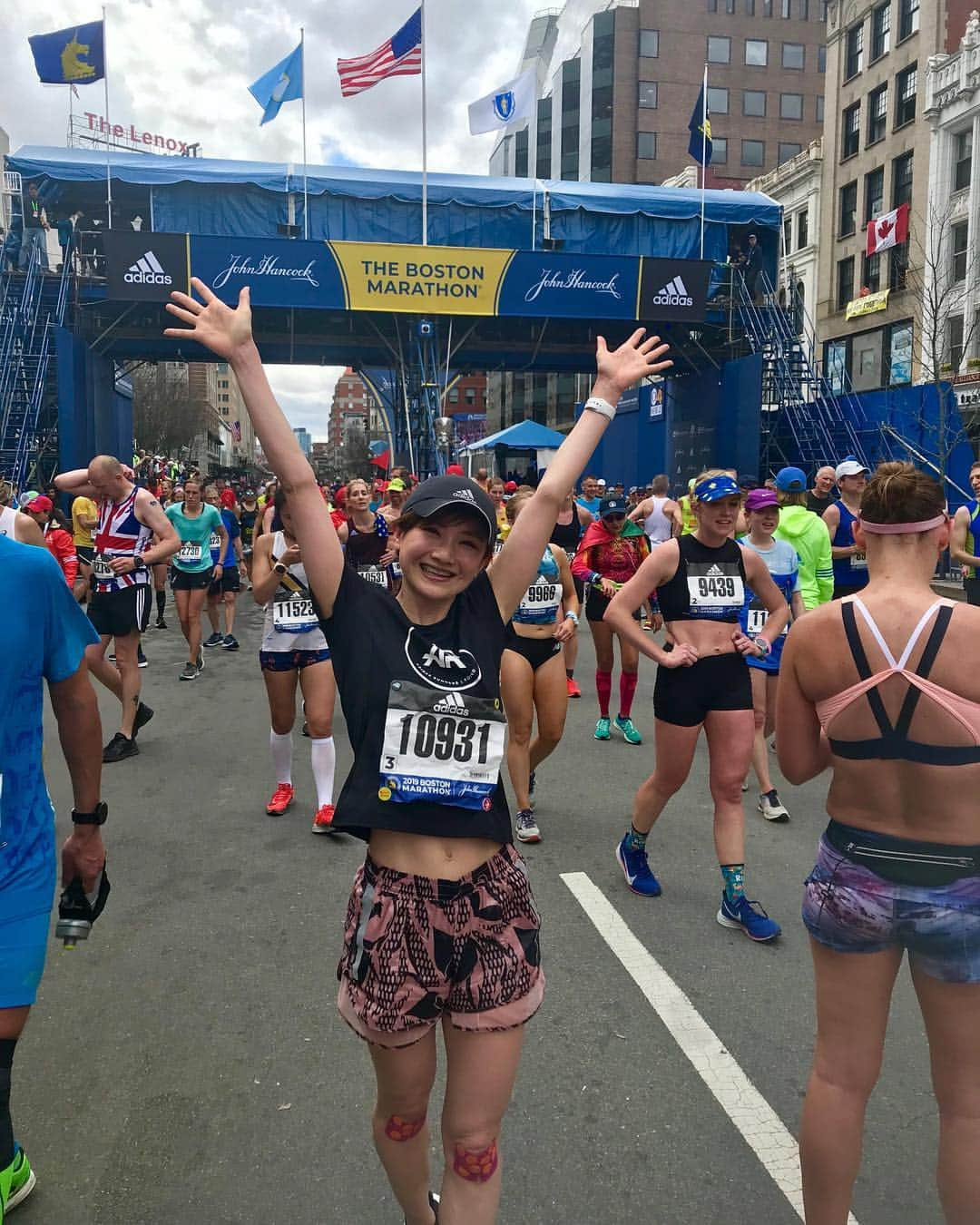 湯田友美さんのインスタグラム写真 - (湯田友美Instagram)「🦄#bostonmarathon2019 💙💛 I was smiling even tough course!!!The supporters were really great!!!😭🥺Now I already miss this race...Thank you so much for everyone🦄 I love Boston!!!🇺🇸 ・ ボストンマラソン完走🏅🙌🏻 アメリカの大会の応援は、信じられない位楽しそうに応援してくれる。沿道から、そしてボストンの街並みからたくさん元気をもらいました。笑顔になると自然と体も動く！最後まで元気に走れてよかった🥰楽しむのってやっぱり大切だ！！！ ボストンマラソン、最高🦄💙💛 ・ #adidasrunners #adidasrunnersboston #adidasrunnerstokyo 🇯🇵 ・ #baa#boston#bostonmarathon#marathon#42195#bostonstrong#running#wmm#ボストン#ボストンマラソン#ボストンマラソン2019#マラソン#海外レース#海外マラソン#旅#旅好き#旅ラン#大会名物#女子大生からのチュ#唯一止まったポイント💪 #kissme#hugme#wellesleycollege」4月16日 12時38分 - yudatomomi