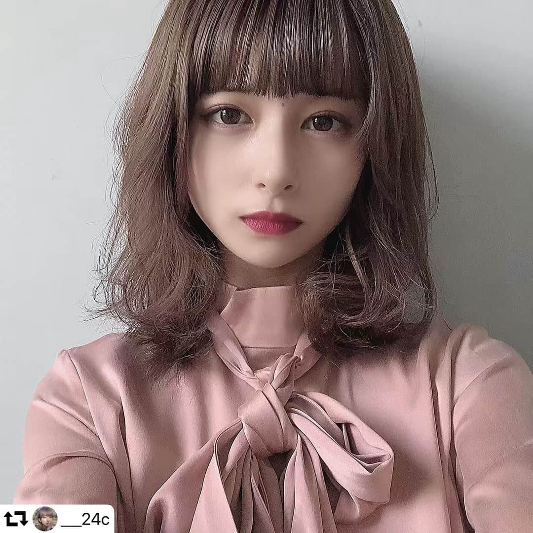 のインスタグラム：「#repost @___24c ・・・ SHOWROOMにて、第2回bisモデルオーディションが行われるみたいです💭 第1回のオーディションで、グランプリを頂いたのもあり、第2回の広告のページに載せて頂いています。だいぶ前に撮影したのでまだ髪の毛あります（笑）今月号の斎藤飛鳥ちゃんの次のページです。是非ご覧ください🥀 そして第2回のオーディションに挑戦する方、応援しています❤︎」