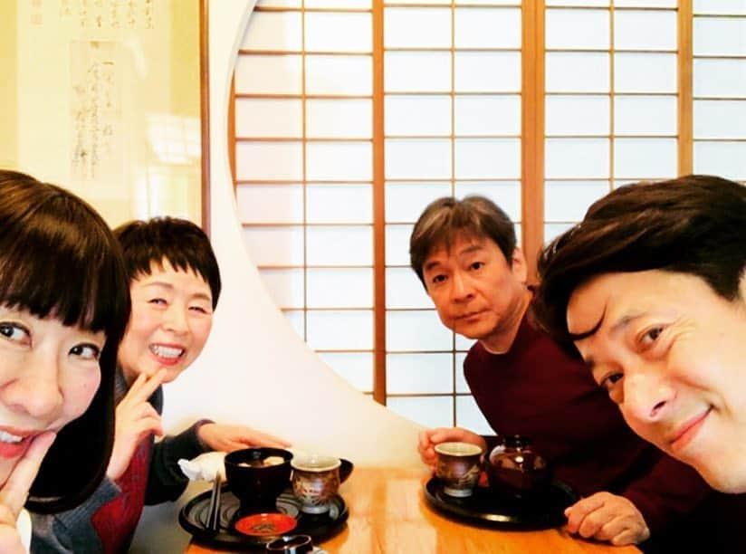 西川忠志さんのインスタグラム写真 - (西川忠志Instagram)「菊寿堂。  先日、若井みどり師匠に 和菓子の老舗『菊寿堂』さんへお連れ頂きました。 あき恵さん、内場さんとご一緒に。  春の和菓子『桜餅』や『草餅』 そして上品な『お善哉』を頂戴致しました。  美味しく楽しい時間でした！ みどり師匠、ご馳走さまでございました。 みどり師匠曰く『美味しゅうおあがり』  #和菓子 #菊寿堂義信 #善哉 #ぜんざい #桜餅 #草餅 #菊寿堂  #若井みどり #師匠 #浅香あき恵 #内場勝則 #西川忠志 #吉本新喜劇 #よしもと新喜劇 #ありがとうございます #ご馳走さまでした #感謝 #美味しゅうおあがり  #おいしゅうおあがり #大阪カフェ  #大阪和菓子」4月16日 12時48分 - nishikawa_tada