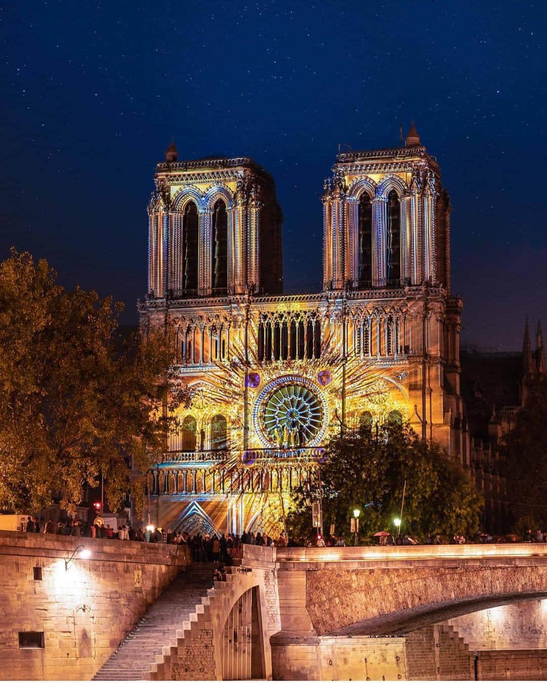 Wonderful Placesさんのインスタグラム写真 - (Wonderful PlacesInstagram)「We are so sad to hear what happened to the Notre Dame Cathedral in Paris. We hope they will rebuild it soon ✨🙏🏻🙏🏻❤️❤️✨ . Pictures by ✨✨@saaggo✨✨」4月16日 12時59分 - wonderful_places