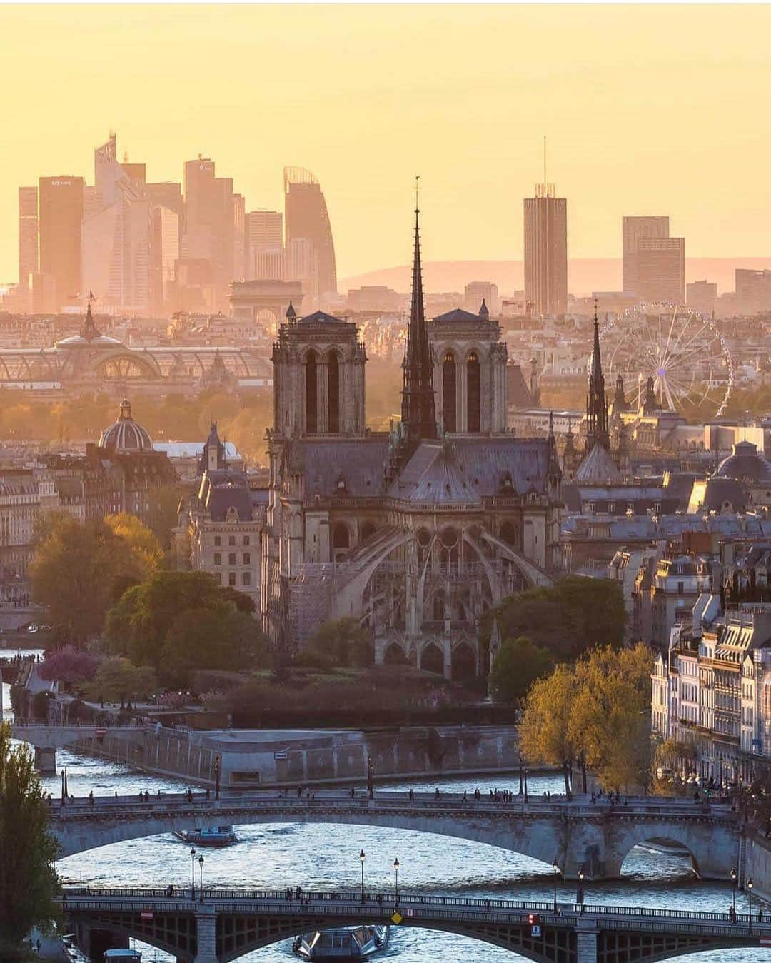 Wonderful Placesさんのインスタグラム写真 - (Wonderful PlacesInstagram)「We are so sad to hear what happened to the Notre Dame Cathedral in Paris. We hope they will rebuild it soon ✨🙏🏻🙏🏻❤️❤️✨ . Pictures by ✨✨@saaggo✨✨」4月16日 12時59分 - wonderful_places