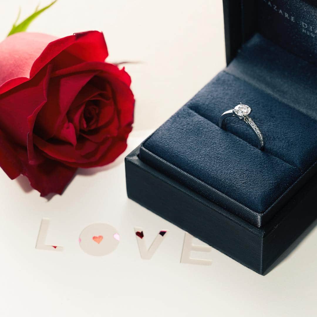 ラザール ダイヤモンド ブティック公式 | 婚約・結婚指輪さんのインスタグラム写真 - (ラザール ダイヤモンド ブティック公式 | 婚約・結婚指輪Instagram)「・ 「IDEAL PROPOSE～世界で最も美しいダイヤモンドで叶えるIDEAL(理想の)プロポーズ」 ・ サイズがわからない・・・好みがわからない・・・今日持ち帰りたい！２度相手を喜ばせたい！いいこと尽くめのIDEALプロポーズとは？ ・ STEP1　お好みのダイヤモンドをチョイス STEP2　ダイヤモンドに秘密のメッセージを刻む（有料オプション） STEP3　ダイヤモンドでサプライズプロポーズ「デザインは一緒に選びに行こう」 STEP4　プロポーズ後、ラザール ダイヤモンド ブティックでデザインをチョイス ・ 詳しい内容は店頭で。ぜひご来店ください。 ・ THE WORLD’S MOST BEAUTIFUL DIAMOND® 商品詳細はプロフィール @lazarediamond_boutique のURLからどうぞ ・ ご予約のうえ、初来店の方に2,000円分のJCB商品券をプレゼント ・ #ラザールダイヤモンド #lazarediamond #プロポーズ #ブライダルリング #マリッジリング #エンゲージリング #エンゲージメントリング #ダイヤモンド #ダイヤモンドリング #プラチナリング #ジュエリー #ring #bridal #jewelry #結婚 #指輪 #婚約 #婚約指輪 #結婚指輪 #婚約指輪選び #結婚指輪選び #指輪探し #婚約しました #結婚しました #結婚式 #結婚式準備 #2019年春婚 #2019年夏婚 #2019年秋婚 #2019年冬婚」4月16日 13時00分 - lazarediamond_boutique