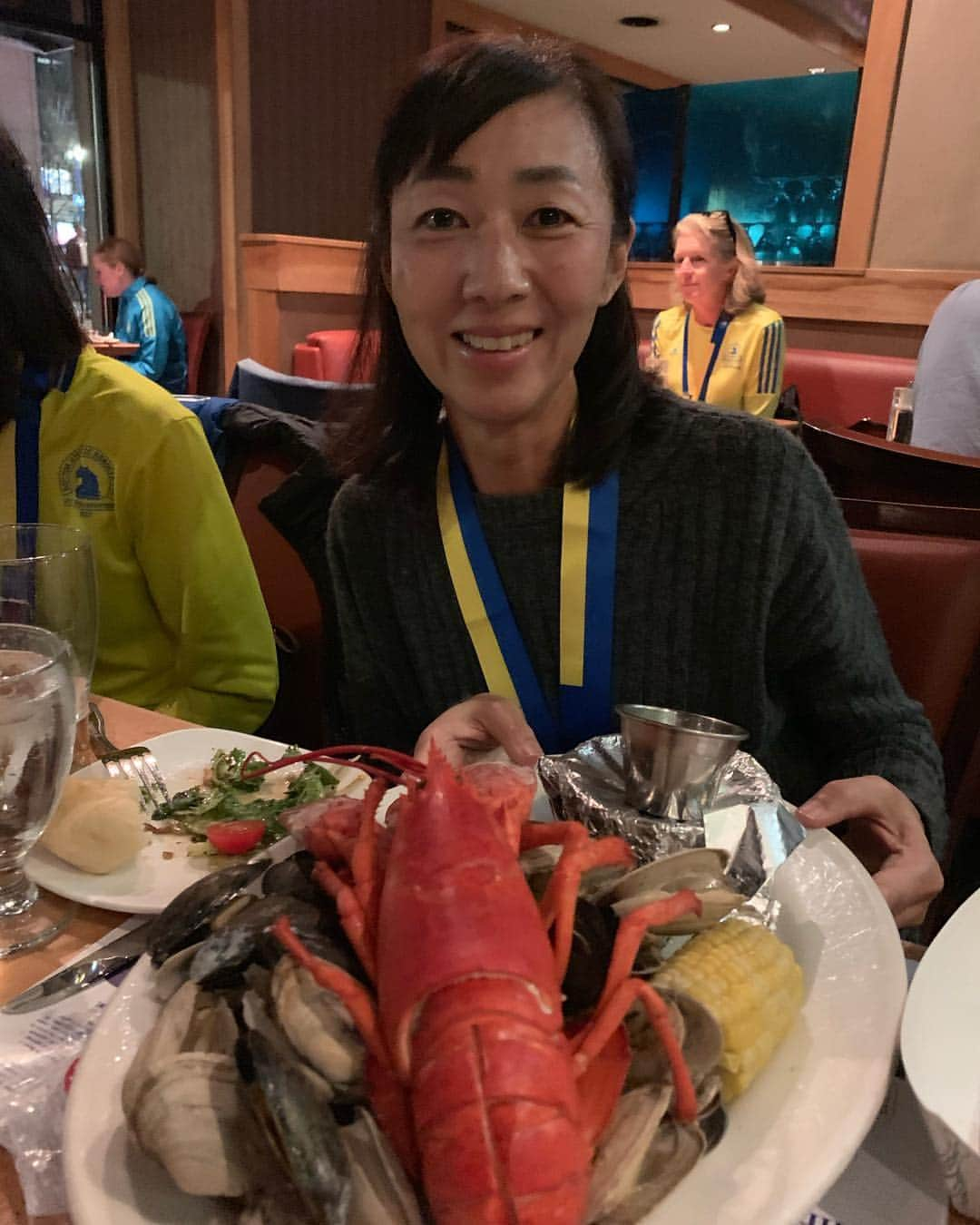 飯島寛子さんのインスタグラム写真 - (飯島寛子Instagram)「Boston marathon 終了！倒れないで最後すごく歩いたけどゴールできてよかったです。悔いないです。 打ち上げのロブスター！ #bostonmarathon2019」4月16日 13時00分 - hirokoiijima