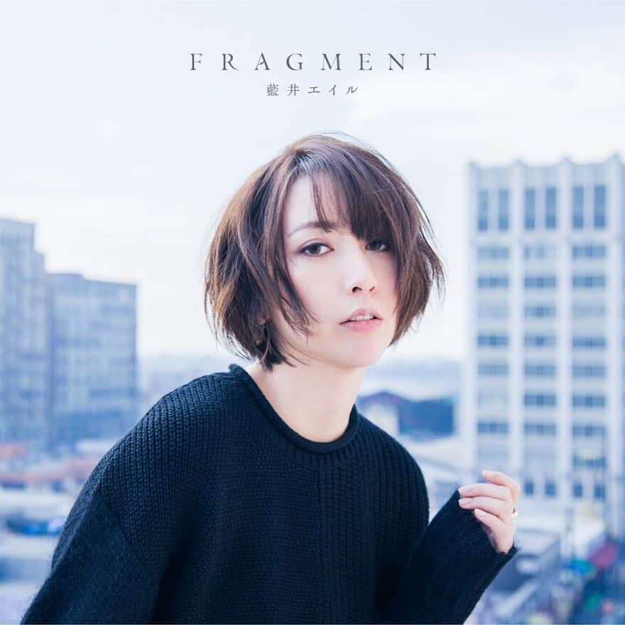 藍井エイルさんのインスタグラム写真 - (藍井エイルInstagram)「明日4月17日(水)にアルバム『FRAGMENT』をリリースします！ . 日常の中でふと感じる気持ちや想いの“カケラ”を楽曲に込めました。皆さんの日常に寄り添えた1枚になれれば嬉しいです。 . . . . . . 【詳細】 ■初回盤A：CD＋BD＋Photobook　￥4,000-（￥3,704＋税） . ■初回盤B：CD＋DVD＋Photobook　￥3,700-（￥3,426＋税） . ■通常盤：CD　￥3,000-（￥2,778-＋税） . ■完全生産限定盤：CD＋BD＋Photobook＋Tシャツ　￥8,000（￥7,407-＋税） . . . [DISC1：CD] M1. 「約束」（作詞：Eir、重永亮介　作曲：重永亮介　編曲：重永亮介） M2. 「SINGULARITY」（作詞：重永亮介　作曲：重永亮介　編曲：重永亮介） M3. 「流星」（作詞：Eir、津波幸平　作曲：津波幸平　編曲：津波幸平） （TVアニメ「ソードアートオンライン オルタナティブ ガンゲイル・オンライン」OPーマ） M4. 「UNLIMITED」（作詞：篤志、minami rumi　作曲：篤志　編曲：篤志） （VRゲーム「東京クロノス」オープニングテーマ） M5. 「グローアップ」（作詞：Eir　作曲：篤志 編曲：篤志） M6. 「螺旋世界」（作詞：TAMATE BOX (FUZ) 、Eir　作曲：TAMATE BOX (FUZ) 、Eir　編曲：TAMATE BOX(FUZ)） M7. 「パズルテレパシー」　（作詞：カノエラナ　作曲：カノエラナ　編曲：重永亮介） M8. 「FROATIN’」（作詞：安田貴広、Eir　作曲：安田貴広　編曲：安田貴広） M9. 「アイリス」（作詞：Eir　作曲：ArmySlick、Lauren Kaori　編曲：ArmySlick） （TVアニメ「ソードアート・オンライン アリシゼーション」EDテーマ） M10. 「今」（作詞：水野良樹　作曲：水野良樹　編曲：江口亮） M11. 「フラグメント」（作詞：Eir　作曲：Eir　編曲：山下洋介） . . [DISC2：BD / DVD] M1. 「約束」 Music Video M2. 「流星」 Music Video M3. 「アイリス」 Music Video M4. 「UNLIMITED」 Music Video M5. 「FRAGMENT」 Making Movie . [Photobook] ロサンゼルスで撮り下ろしたフォトブック（初回盤A・初回盤B・完全生産限定盤ともに共通の内容） . [Tシャツ] 藍井エイル「FRAGMENT」オリジナルプリントTシャツ。Lサイズのみ。ブラック。」4月16日 13時03分 - aoieir