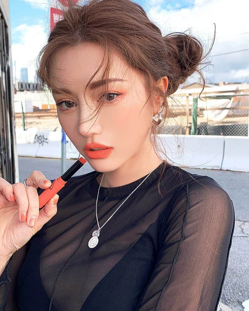 3CE Official Instagramさんのインスタグラム写真 - (3CE Official InstagramInstagram)「자꾸 시선이 가는 발랄한 만다린 컬러🧡 3CE SLIM VELVET LIP COLOR #GOTTASING #3ce #3ceslimvelvetlipcolor」4月16日 13時10分 - 3ce_official