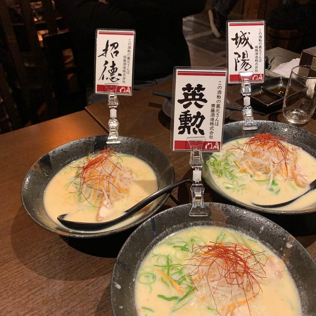 忍成修吾さんのインスタグラム写真 - (忍成修吾Instagram)「伏見って酒処だったんですね~🤩知らなんだ‼️ 伏水酒蔵小路で18種の日本酒を利き酒🍶 酒粕ラーメンも美味しかった🍜 一番人気は英勲。自分は招徳が好きでした‼️もちろん、城陽も美味しかったですよ~‼️ このスープで鍋をやると美味しいよ。と。確かにっ‼️美味しそうです。 ミニサイズもあるので色々シェア出来るのも良いですね‼️ 寺田屋や酒蔵見学にも行って来ました~ 龍馬を助ける為にお龍さんが駆け上がった階段には名前が付けられていました（笑） 寺田屋騒動で出来た刀傷の痕も‼️きっと見学に来た人達が触るからでしょうね。ツルツルになってました（笑）」4月16日 13時32分 - shugo_oshinari