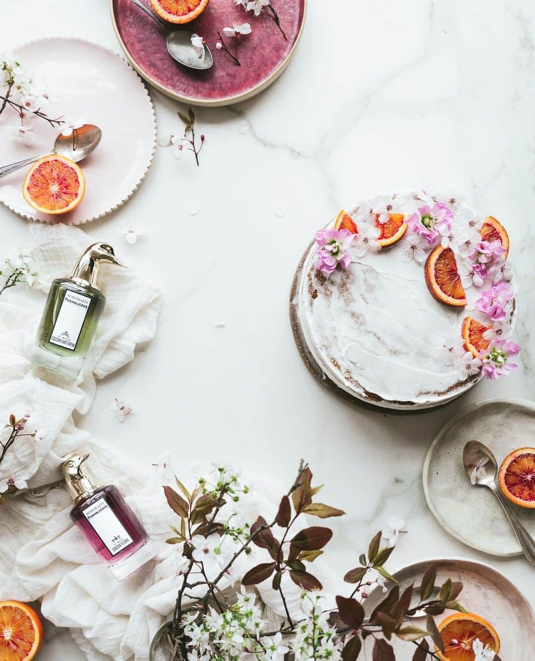 ペンハリガンさんのインスタグラム写真 - (ペンハリガンInstagram)「Welcome to the virtual Penhaligon's Portraits Café, where we've partnered with @thelittleplantation to create a vegan cake inspired by the citrus scents of The Ingénue Cousin Flora and The Impudent Cousin Matthew. Visit the link in bio to discover the recipe. #penhaligonsxportraits」4月16日 19時00分 - penhaligons