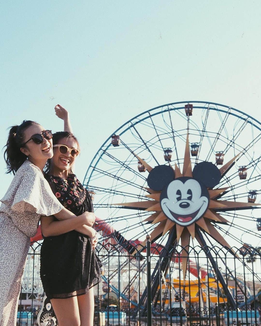 櫻井千尋さんのインスタグラム写真 - (櫻井千尋Instagram)「✮ Spot ✈︎ CaliforniaDisney. . カリフォルニアディズニーランドって 言ったら観覧車はマストでしょ？🎡 . . . #カリフォルニアディズニー #CaliforniaDisney #LA #genic_usdisney  #California @girl_license #pr #カリフォルニア #ディズニー #trip #travel #旅行」4月16日 19時01分 - chihirosakurai