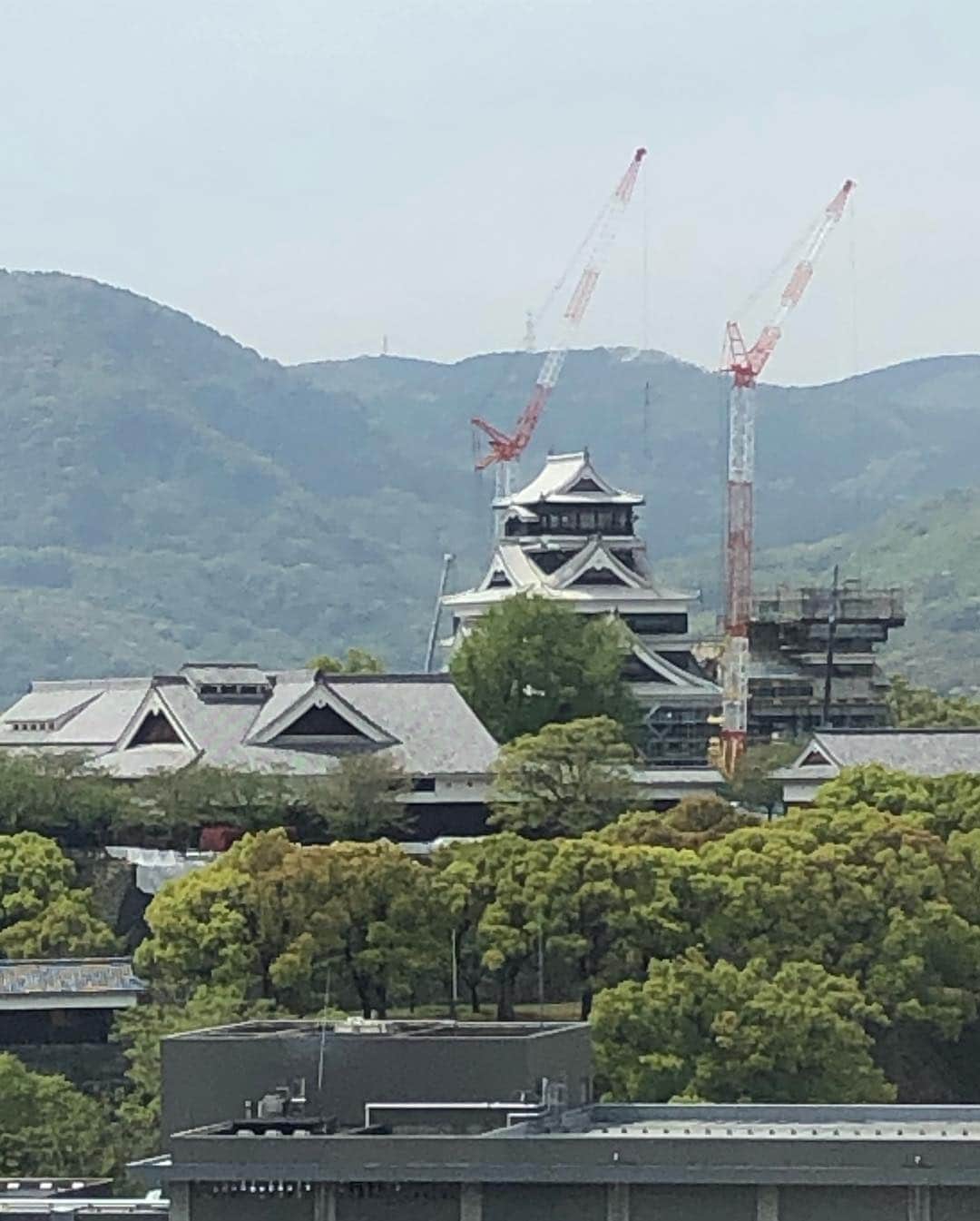 内山高志さんのインスタグラム写真 - (内山高志Instagram)「熊本城を見に行ったら  まさかの立ち入り禁止でした🚧  熊本の早い復興を願ってます！  #熊本 #熊本城 #加藤清正 #復興」4月16日 13時40分 - takashikod