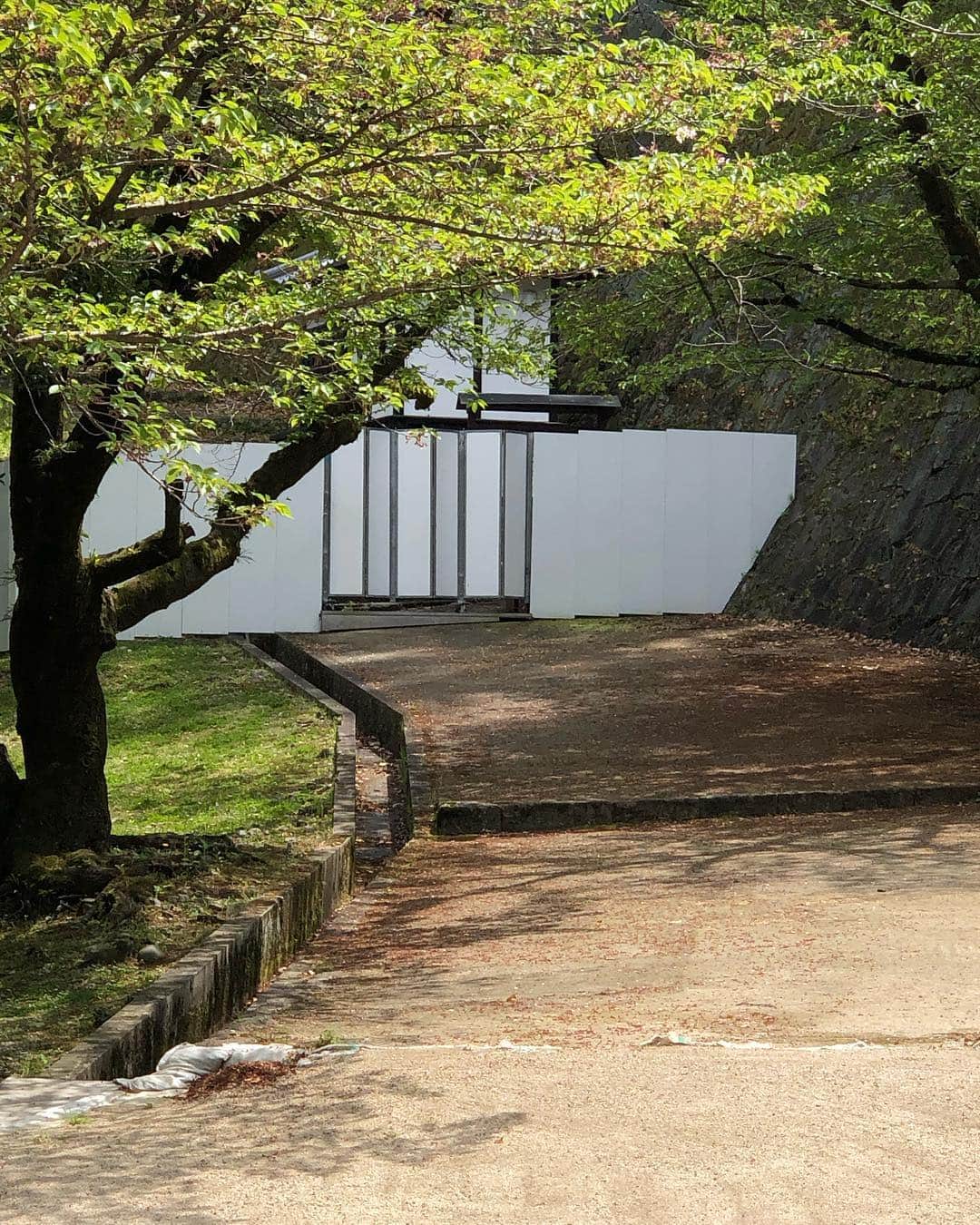 内山高志さんのインスタグラム写真 - (内山高志Instagram)「熊本城を見に行ったら  まさかの立ち入り禁止でした🚧  熊本の早い復興を願ってます！  #熊本 #熊本城 #加藤清正 #復興」4月16日 13時40分 - takashikod