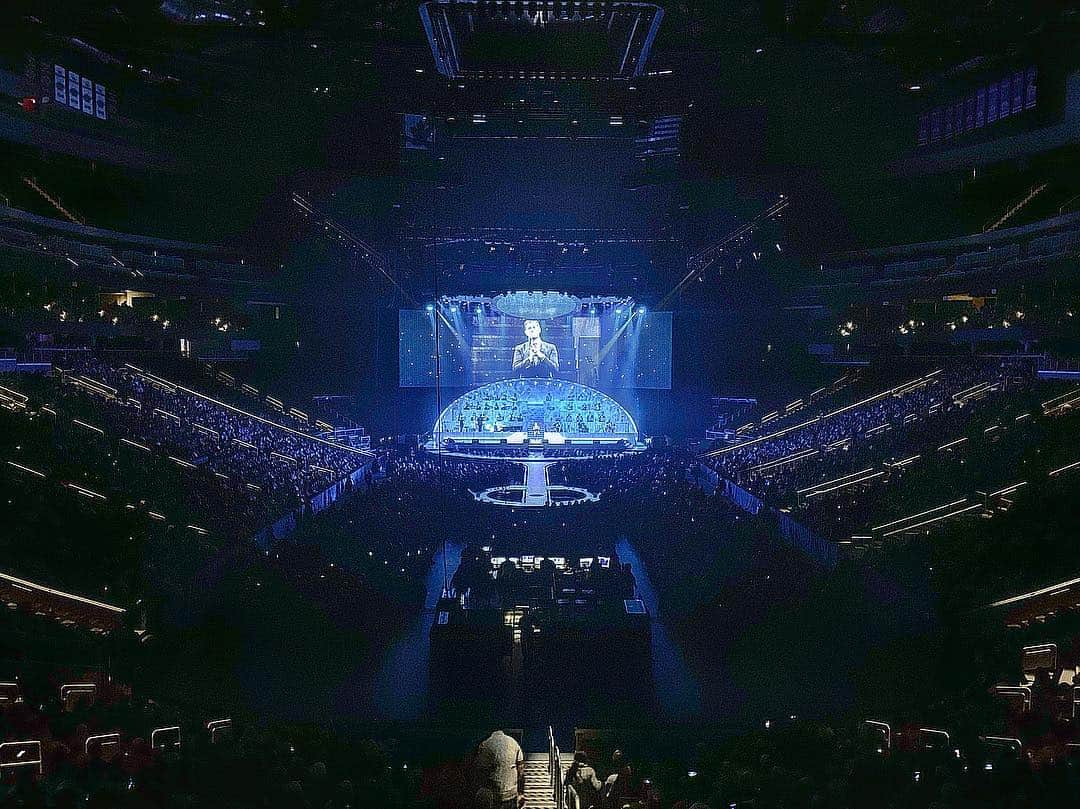 マイケル・ブーブレさんのインスタグラム写真 - (マイケル・ブーブレInstagram)「A wonderful night in Edmonton. #MBWorldTour」4月16日 13時53分 - michaelbuble