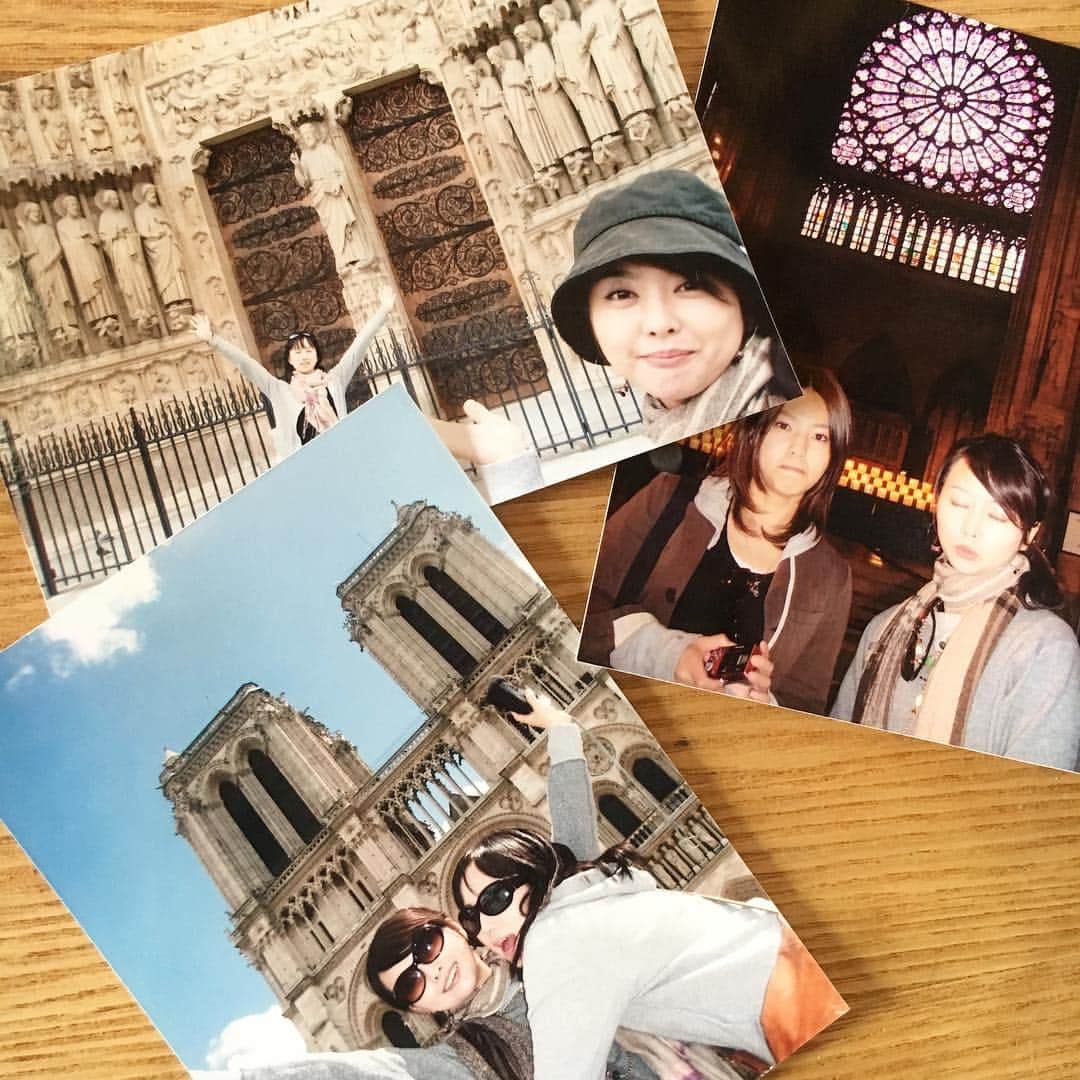 野村佑香さんのインスタグラム写真 - (野村佑香Instagram)「2009年Paris ・ 友人3人で旅した際に訪れたノートルダム大聖堂。 ・  もう再訪しても同じ景色ではないのだなぁととても悲しく寂しく思います。  どなたも怪我などないのは何よりだけれども。  修復、再建を願っております。  #ノートルダム大聖堂#paris#2009#懐かしい#美しい#悲しい」4月16日 14時01分 - nomuyuu