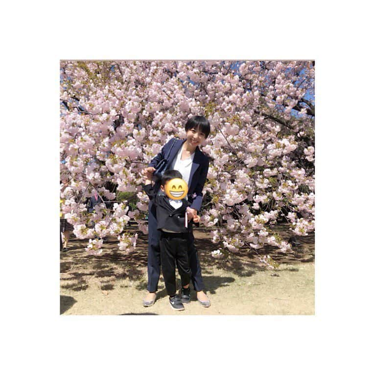 小脇美里さんのインスタグラム写真 - (小脇美里Instagram)「・ 走り回る息子連れての #桜を見る会 ・ スカート諦め、パンツに。 今年はスーツにしました☻ ・ @m.deux_official の スーツは動きやすくラインもきれいで 優秀♡」4月16日 14時10分 - misatokowaki