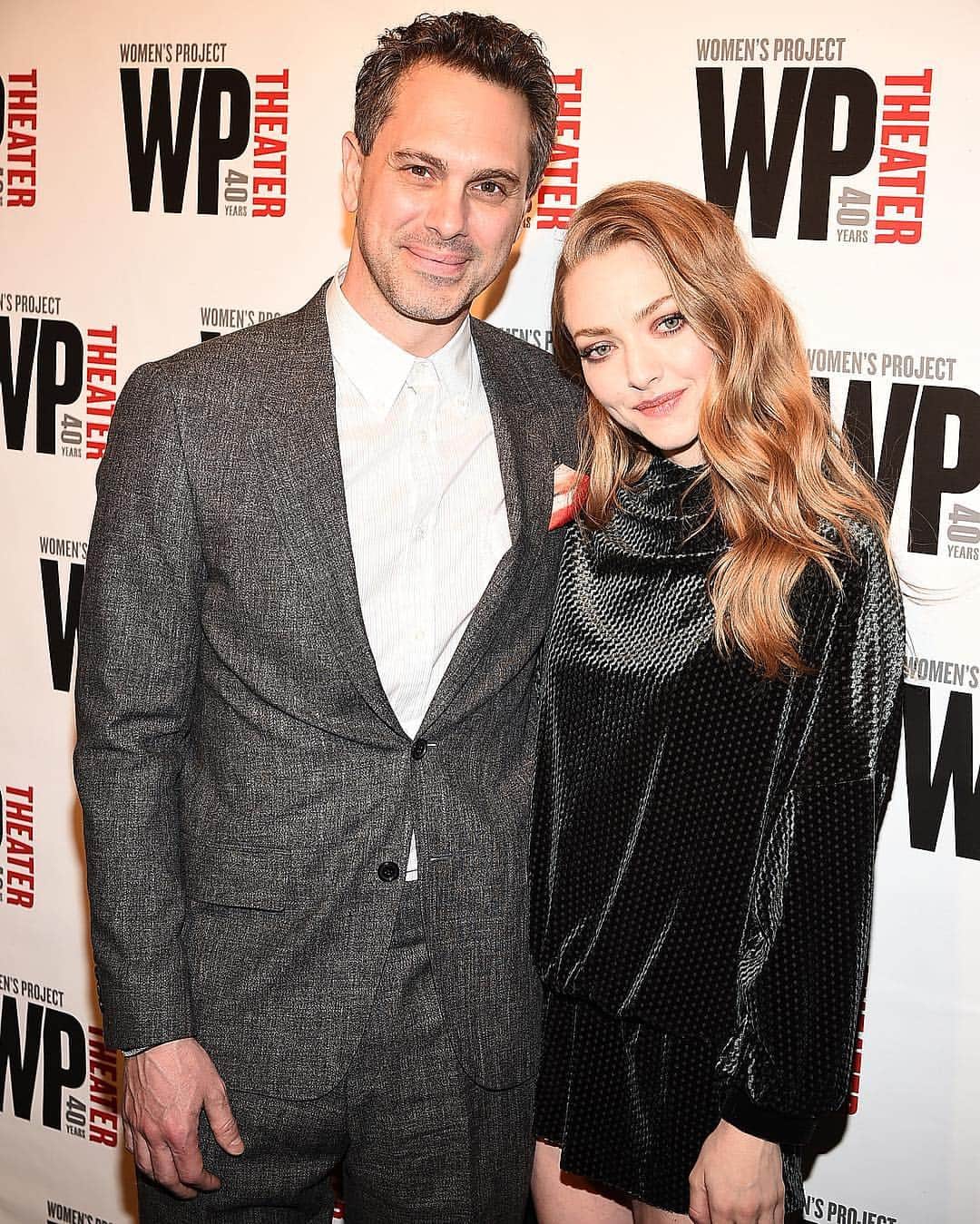 Just Jaredさんのインスタグラム写真 - (Just JaredInstagram)「@mingey gets support from husband @thomas_sadoski while being honored at WP Theater’s anniversary gala! #AmandaSeyfried #ThomasSadoski Photos: Getty」4月16日 14時16分 - justjared
