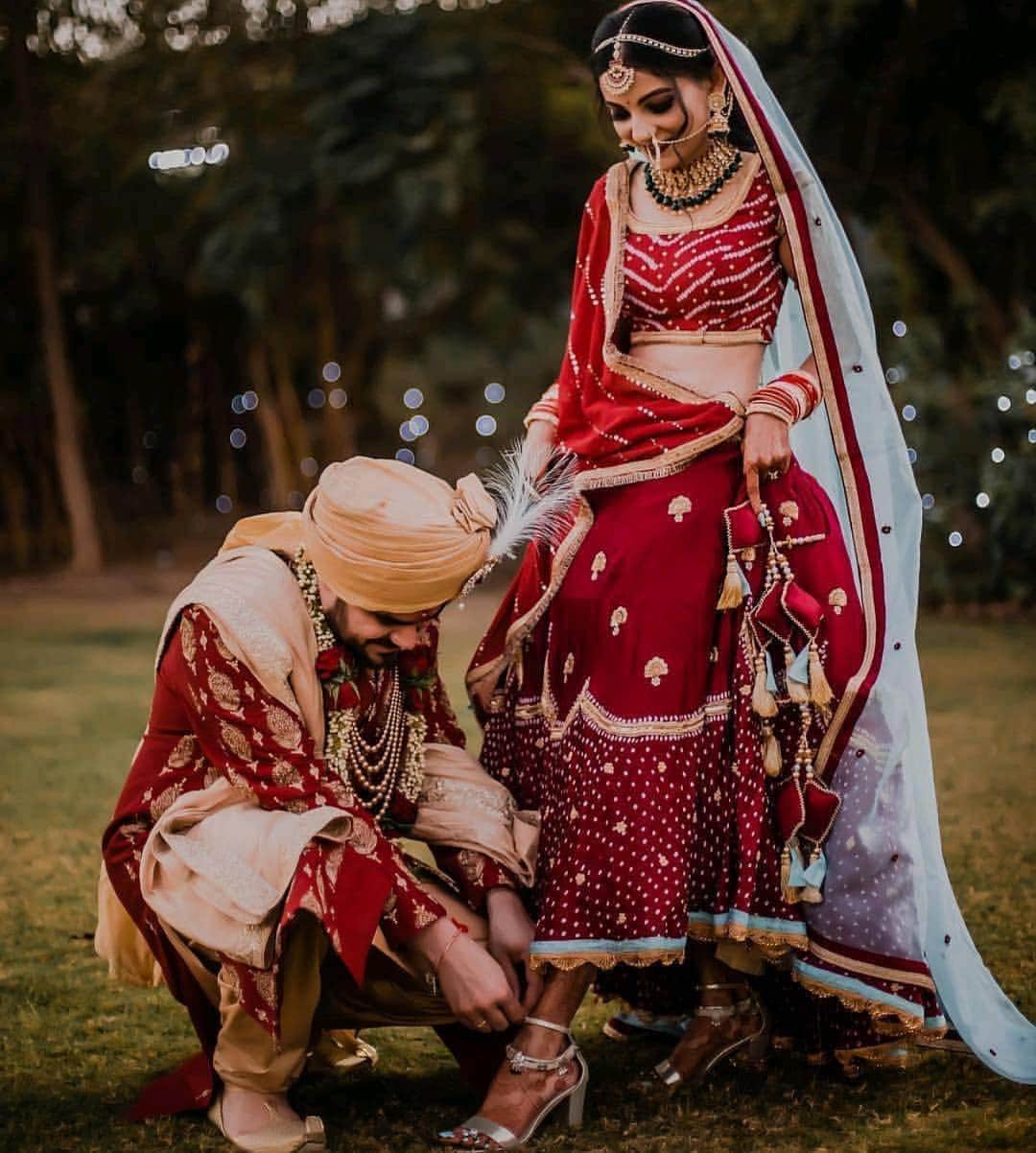 Indianstreetfashionさんのインスタグラム写真 - (IndianstreetfashionInstagram)「I’ll be there for you ♥️ #indianstreetfashion . . . . #indianfashion #stylefile #indianbride #bridalwear #weddings #bridalfashion #indianweddings #ethnic #traditional #potd #couture #designer #glamour  #photography #fashionphotography #ootd #bridalinspo #sangeet #mehendi . . .  #weddingblogger #fashionblogger #indianblogger #dubaiblogger #londonblogger #celebstyle @jayjoshiphotography_」4月16日 14時27分 - indianstreetfashion