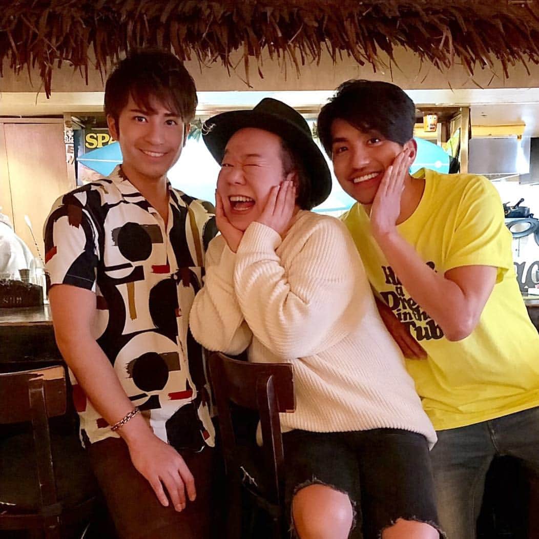 のインスタグラム：「しげるちゃんと、大先輩のコウタ君📸 ・ @shigeru39  @kotawave  @besun_foods ・ ・ #西麻布#besun」