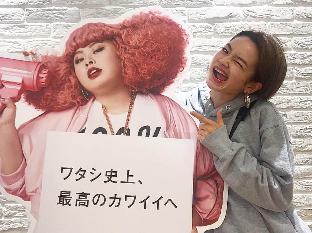 富久美玲のインスタグラム：「_ . 花粉の時期だったっていうのもあって 最近肌荒れがひどかったので 今回のキレイモさんでは顔の脱毛を フォトフェイシャルにしました💆🏻‍♀️✨ . 美意識、女子力高めていきます！！！ . #KIREIMO#キレイモ#全身脱毛#フォトフェイシャル」