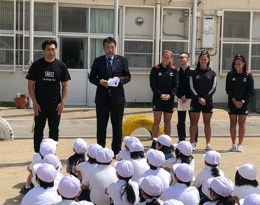 大西将太郎さんのインスタグラム写真 - (大西将太郎Instagram)「We had such a good time with @blackferns sevens girls.🇳🇿🏉👍 Thank you @aigrugby for organizing this event, We want you to experience all the beauties of Japan before you leave.☺️ I hope you’ve all kids had a good time Lastly, good luck for this weekend Black ferns !  #rugby #nz🇳🇿 #AIG #blackferns7s #JP #北九州セブンス #ソニービルの妹」4月16日 14時34分 - shotaro12