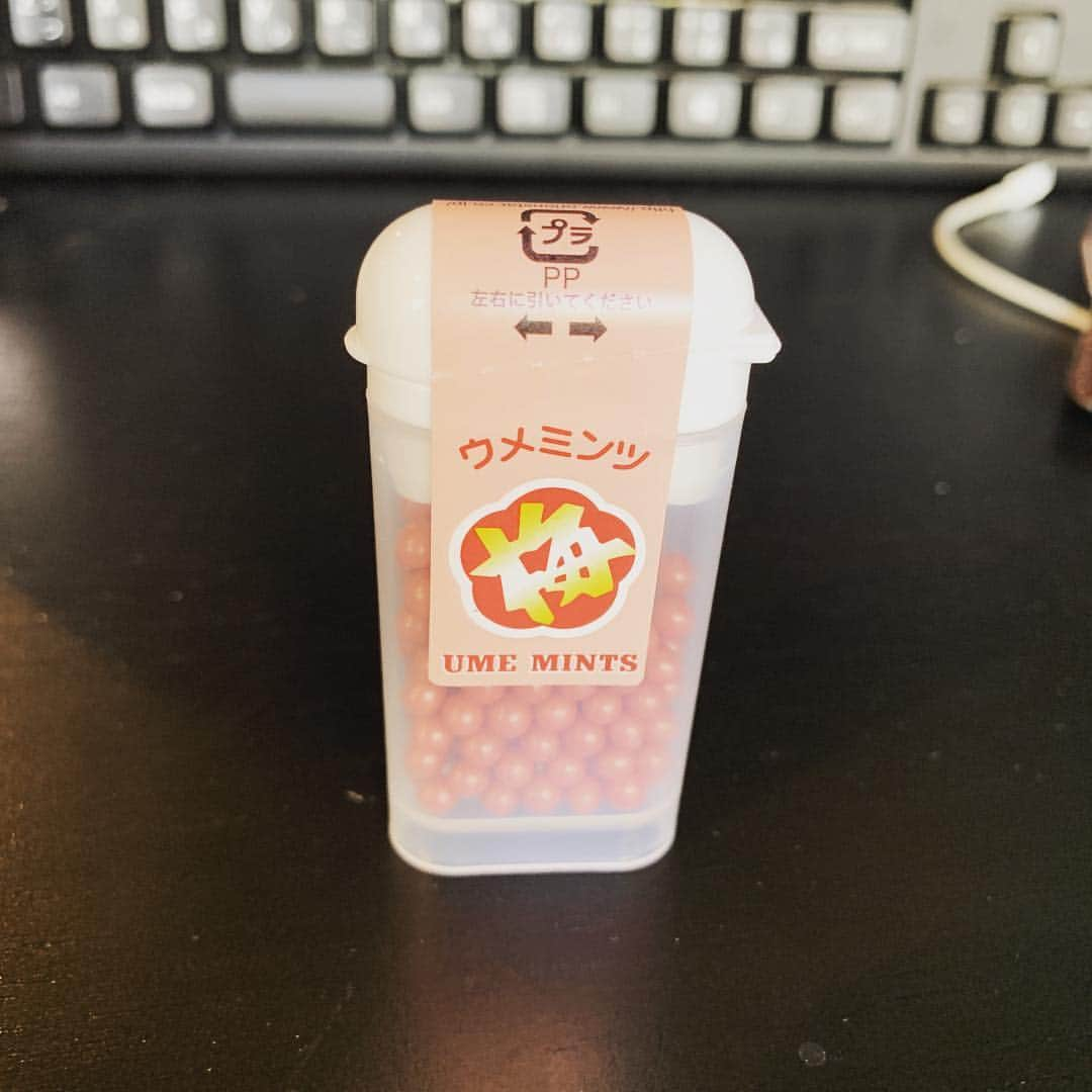 仁田宏和さんのインスタグラム写真 - (仁田宏和Instagram)「ウメミンツ  #ウメミンツ #駄菓子 #青春」4月16日 14時42分 - nitty0311