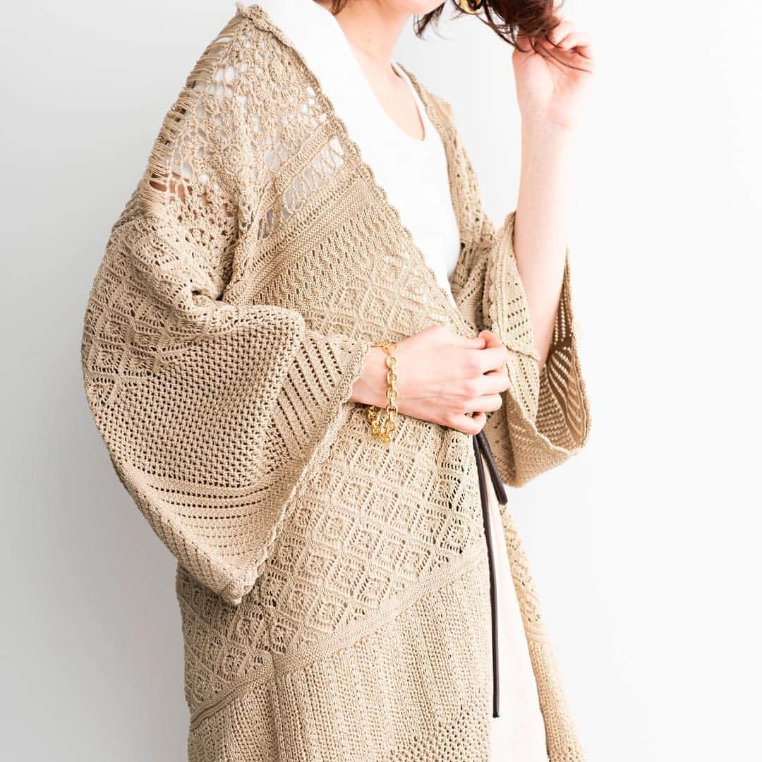 ETRÉ TOKYOさんのインスタグラム写真 - (ETRÉ TOKYOInstagram)「・ 【New Arrival】 #サマークロシェットガウン Beige/Brown ¥26,000+tax  4/18(thu)19:00よりオンラインストアにて発売スタート. プロフィールTOPのURLよりご覧下さい.  #etretokyo #etre #mydaysmyetre #etretokyostore #spring #knit #gown #cardigan  #エトレトウキョウ #エトレ #ガウン #サマーニット #カジュアル #大人可愛い」4月16日 15時02分 - etretokyo