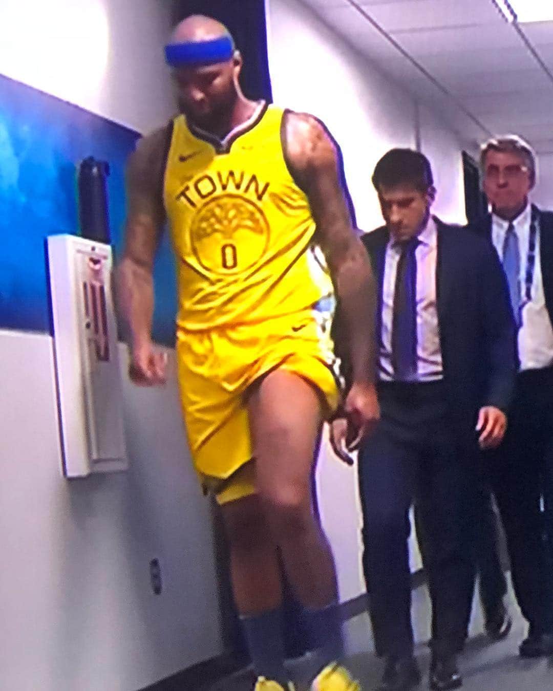 レイチェル・ニコルズさんのインスタグラム写真 - (レイチェル・ニコルズInstagram)「Steve Kerr on @BoogieCousins: “There’s a pretty significant quad injury.” Says the team will know more after tomorrow’s MRI, but adds that Cousins “will be out a while.” Says a second time the injury is “significant.” Just 💔 considering how hard  Cousins worked to get back from that torn Achilles.」4月16日 15時01分 - rachel_nichols