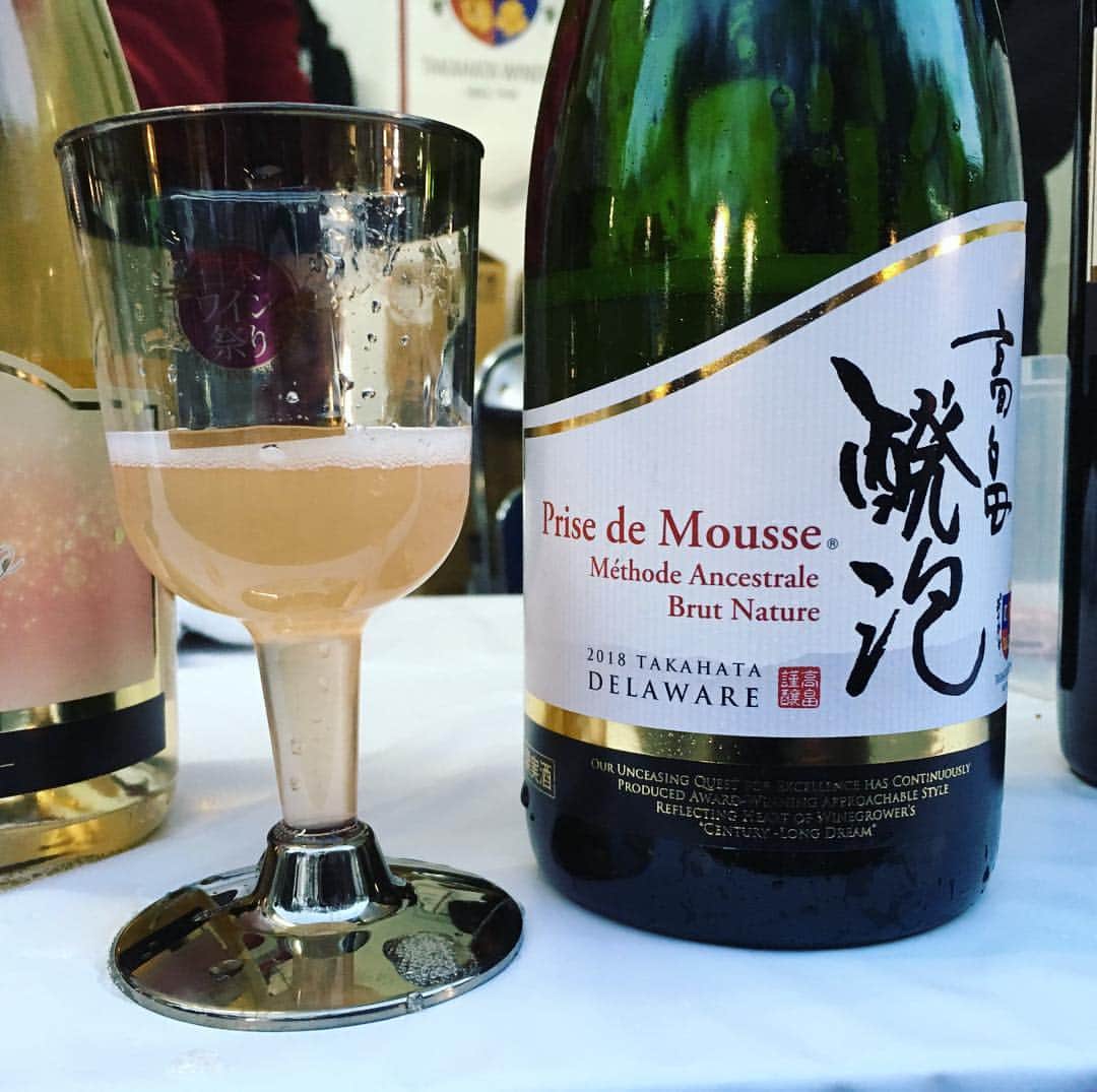 ひぐち君さんのインスタグラム写真 - (ひぐち君Instagram)「日本ワイン祭りへ🍷 今年は49ワイナリーも参加のビッグイベント。 東北ヴァンダジェで出会った亀ヶ森からスタート。 飲み始めると途中から写真を撮るのを忘れてしまうという、あるあるです😅 #yamasauvignon  #紅の夢 #cidre 2018 #亀ヶ森醸造所  #スパークリングナイアガラ #朝日町ワイン  #sauvignonblanc 2017 #信州たかやまワイナリー  #甲斐ノワール 2017 #グランポレール  #merlot 2015 #井筒ワイン #醗泡プリデムース #delaware  #日本ワイン祭り 第5回 #japanwinefestival  #日比谷公園 #tokyo #日本ワイン 🇯🇵 #japanesewine #vinjaponais  #wine #vin #vino #winetime #winelover #instawine #wineexpert  シャトーメルシャン サントリー マンズワイン 北海道ワイン 島根ワイナリー シャトージュン はすみふぁーむ&ワイナリー 葡蔵人 大和葡萄酒 カンティーナジーオセット ココファームワイナリー フジッコワイナリー 本坊酒造 高畠ワイナリー グランポレール フェルミエ ふくしま逢瀬ワイナリー 越後ワイナリー ドメーヌヒデ 月山トラヤワイナリー 丹波ワイン ルサンクワイナリー シャンモリワイナリー たてしなップル 五一わいん 秩父ワイン 十勝ワイン 岩の原葡萄園 駒園ヴィンヤード サントネージュワイン シャトー勝沼 アルプスワイン 井筒ワイン 安曇野ワイナリー 蒼龍葡萄酒 亀ヶ森醸造所 安心院葡萄酒工房 カーブドッチワイナリー 朝日町ワイン 東根フルーツワイン 兎田ワイナリー 平泉ワイナリー 月山ワイン山ぶどう研究所 アルプス ルミエール くずまきワイン さぬきワイナリー 信州たかやまワイナリー モンデ酒造」4月16日 15時24分 - higehiguchi
