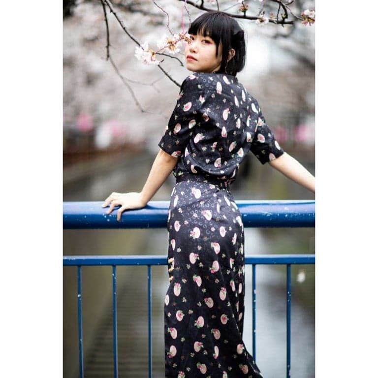 熊本アイさんのインスタグラム写真 - (熊本アイInstagram)「photo by：まーさん  #フルール撮影会 #撮影会 #撮影会モデル #ポートレート #ポートレートモデル #スナップ #portrait #portraitmodel #snap #目黒川 #japan #japanesemodel #tokyo #チャイナ #桜 #さくら #cherryblossom #撮影依頼募集中 #aikumamoto」4月16日 15時30分 - eye.1010