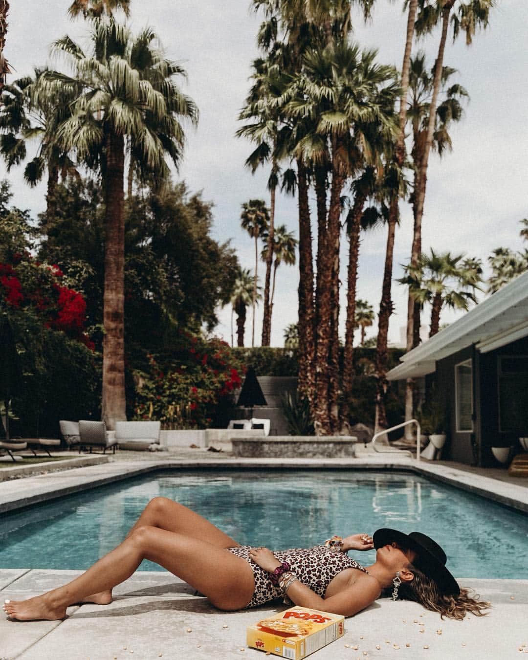 Collage Vintageさんのインスタグラム写真 - (Collage VintageInstagram)「My plan before going to Coachella, chilling by the pool 💦🌴 @etam #frenchliberte」4月16日 15時31分 - collagevintage
