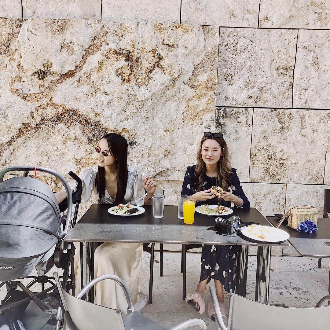 ルピン・ワンのインスタグラム：「Summer is coming! Let’s catch some sunshine ☀️ ☀️☀️」