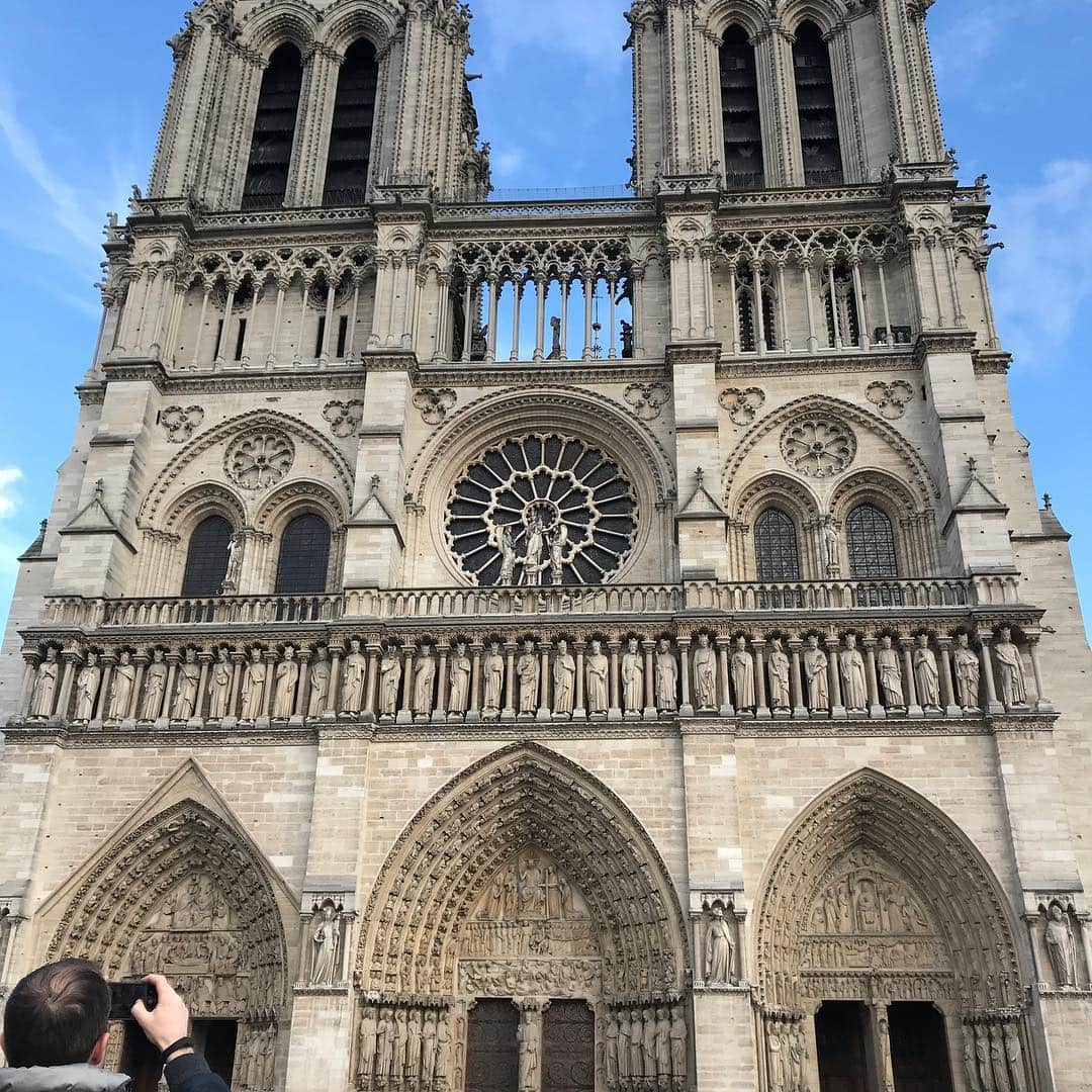 ジョシュ・ギャッドさんのインスタグラム写真 - (ジョシュ・ギャッドInstagram)「This video and these pictures were from the last time I visited this majestic wonder less than a year ago. She will rise again and she will remind us all of her strength and resistance. Like Paris itself, #NotreDame will endure. Ensemble nous reconstruirons」4月16日 15時50分 - joshgad